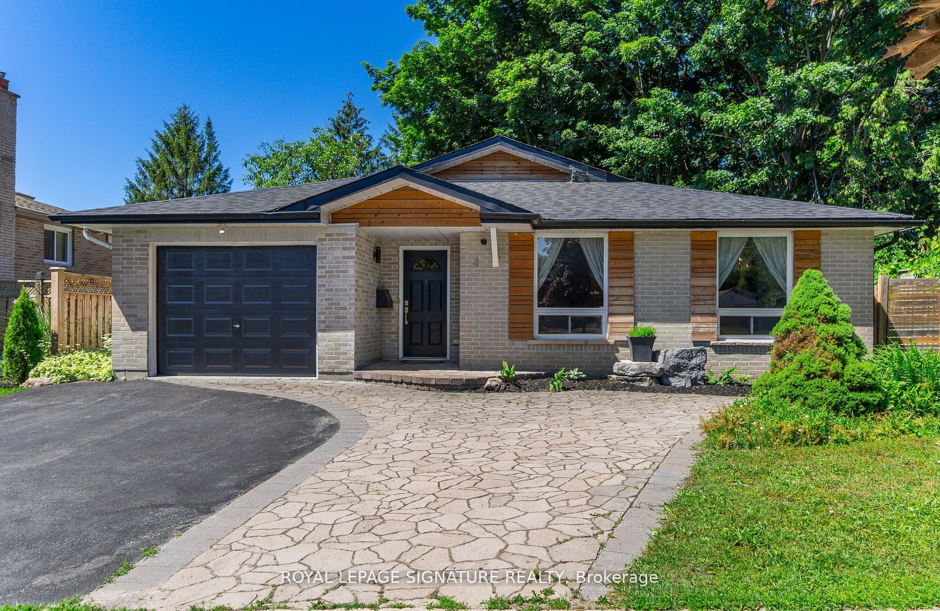 4 Patricia Avenue Upper, Barrie, ON L4M 3J7