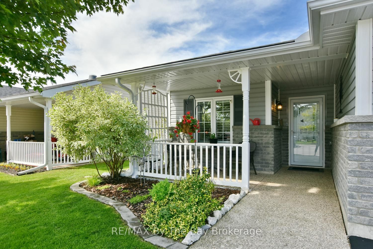 12 New York Avenue, Wasaga Beach, ON L9Z 3A8 photo 2