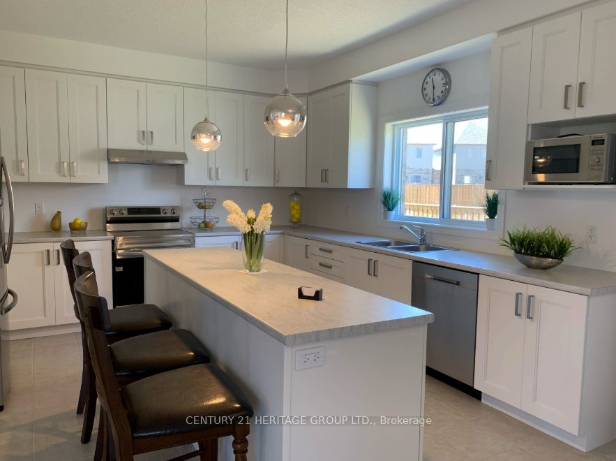 2 Rowland Street, Collingwood, ON L9Y 5M4 photo 2