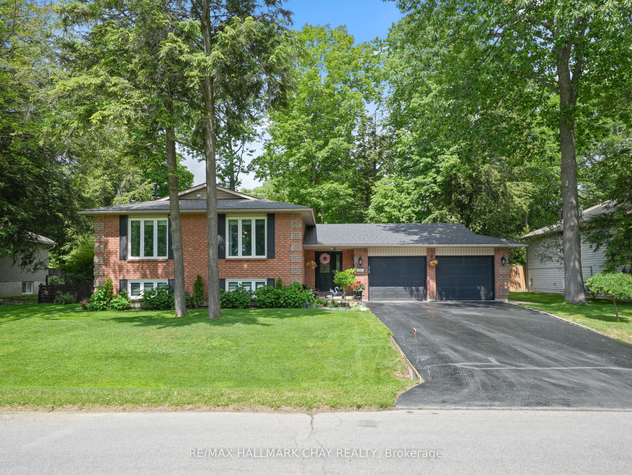 20 Downer Crescent, Wasaga Beach, ON L9Z 1C2
