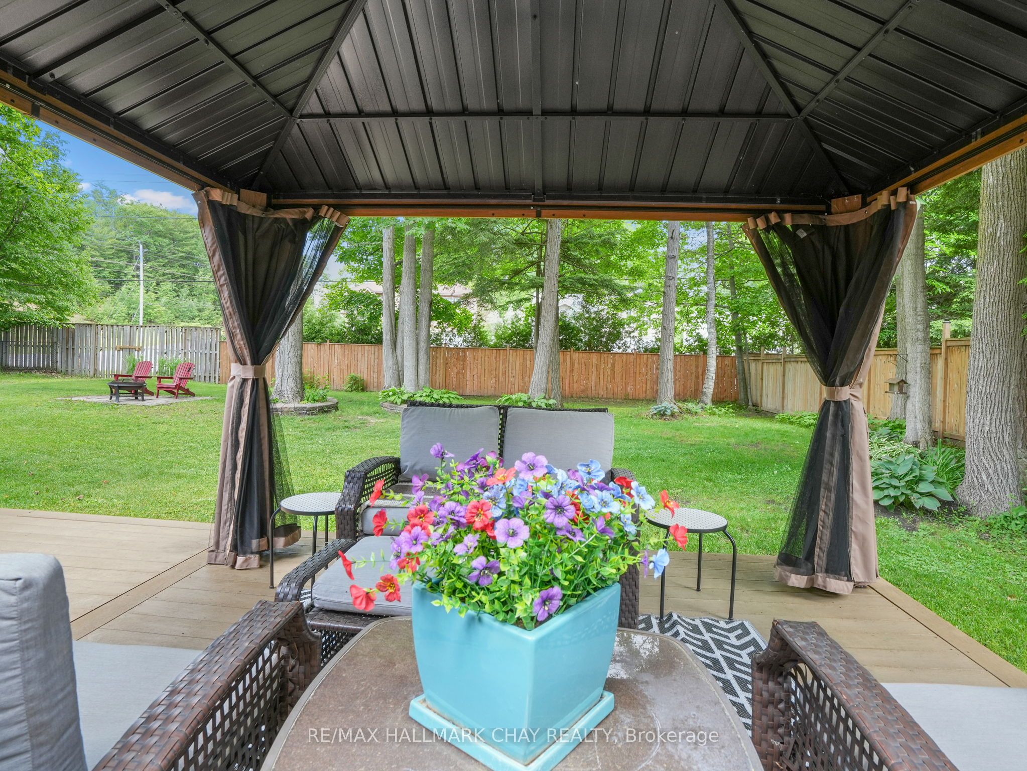 20 Downer Crescent, Wasaga Beach, ON L9Z 1C2 photo 2
