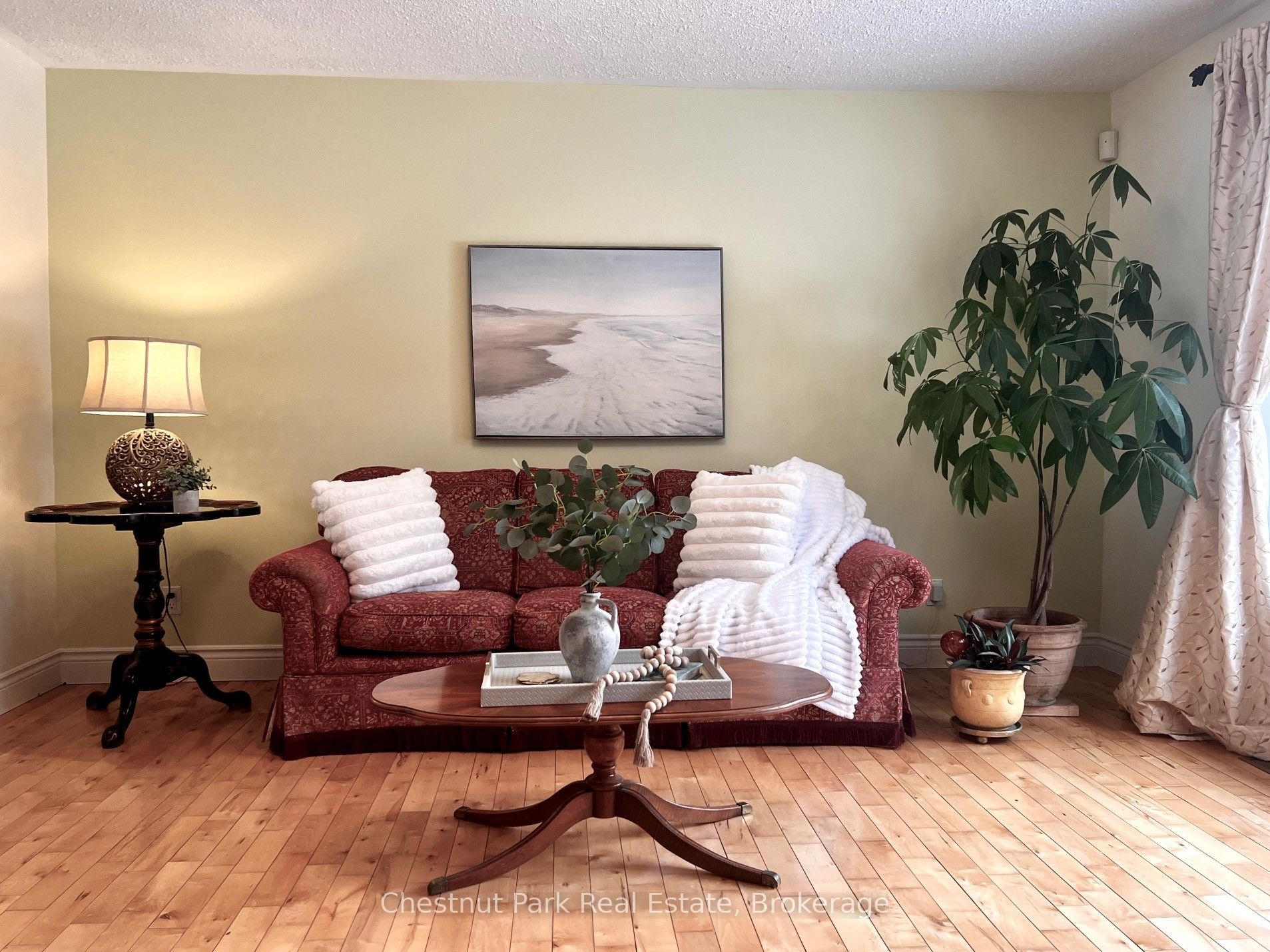135 Christopher Avenue, Wasaga Beach, ON L9Z 1S4 photo 2