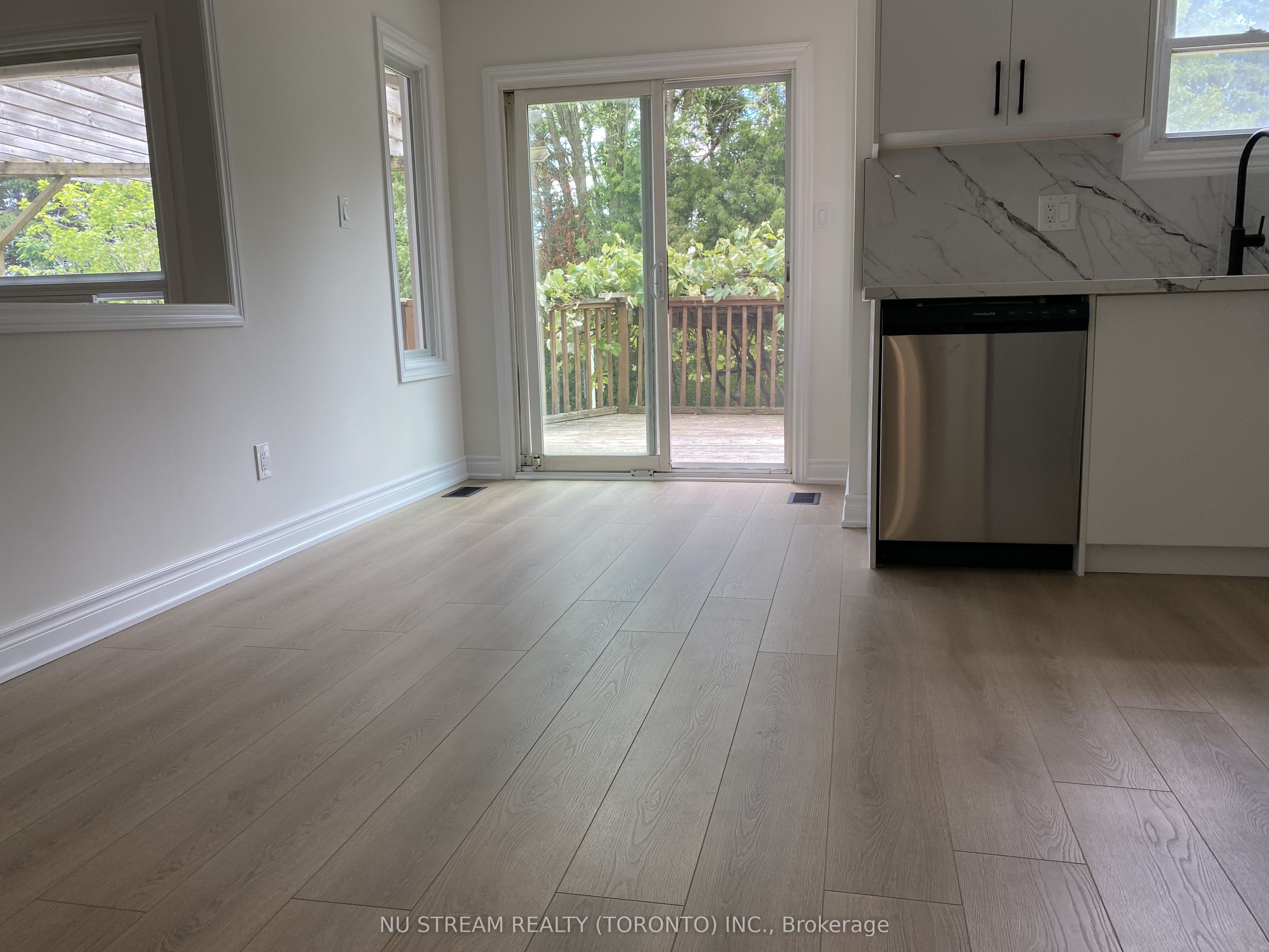 25 Quance Street, Barrie, ON L4N 7M3 photo 3