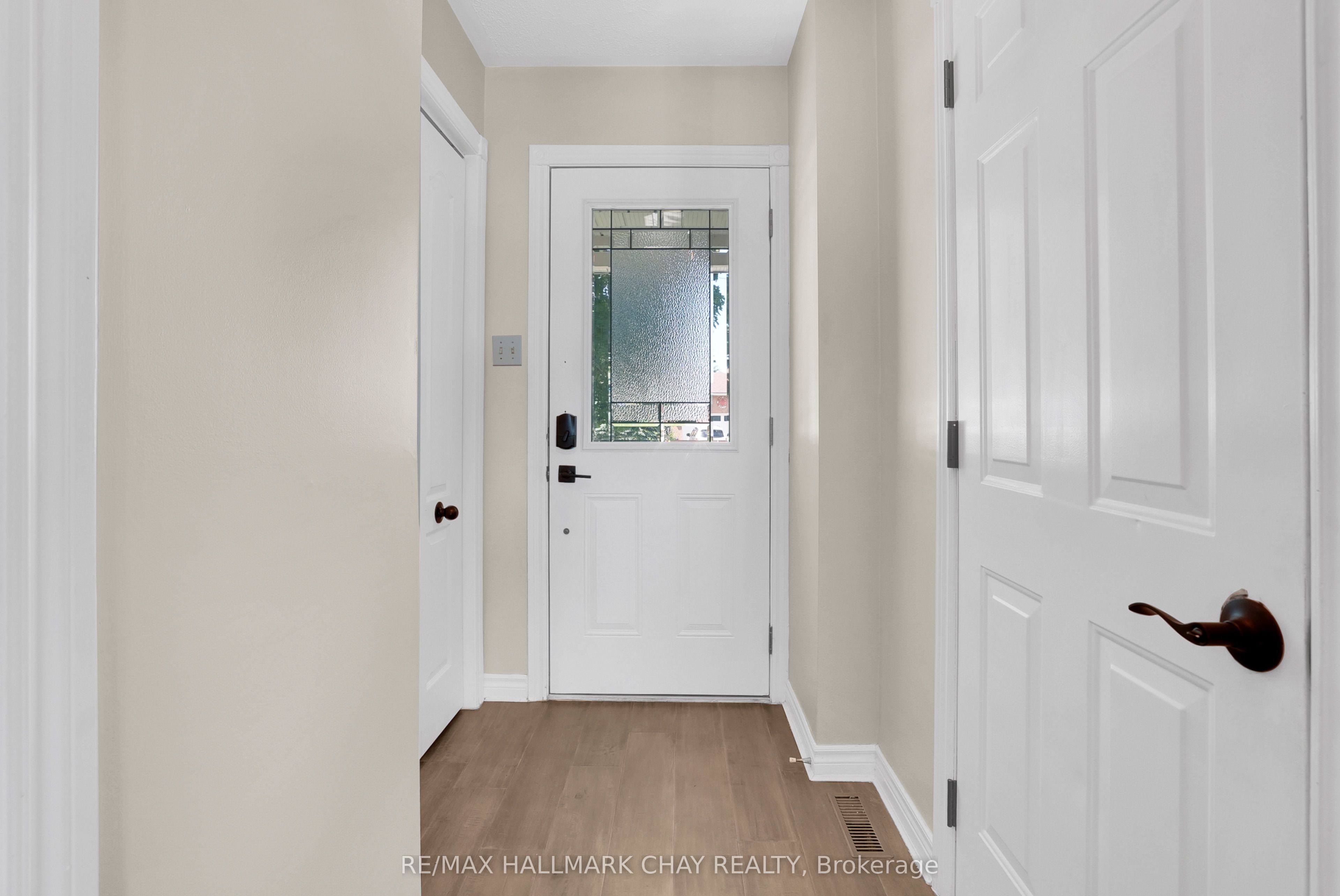 162 Ritchie Crescent, Springwater, ON L0L 1P0 photo 3