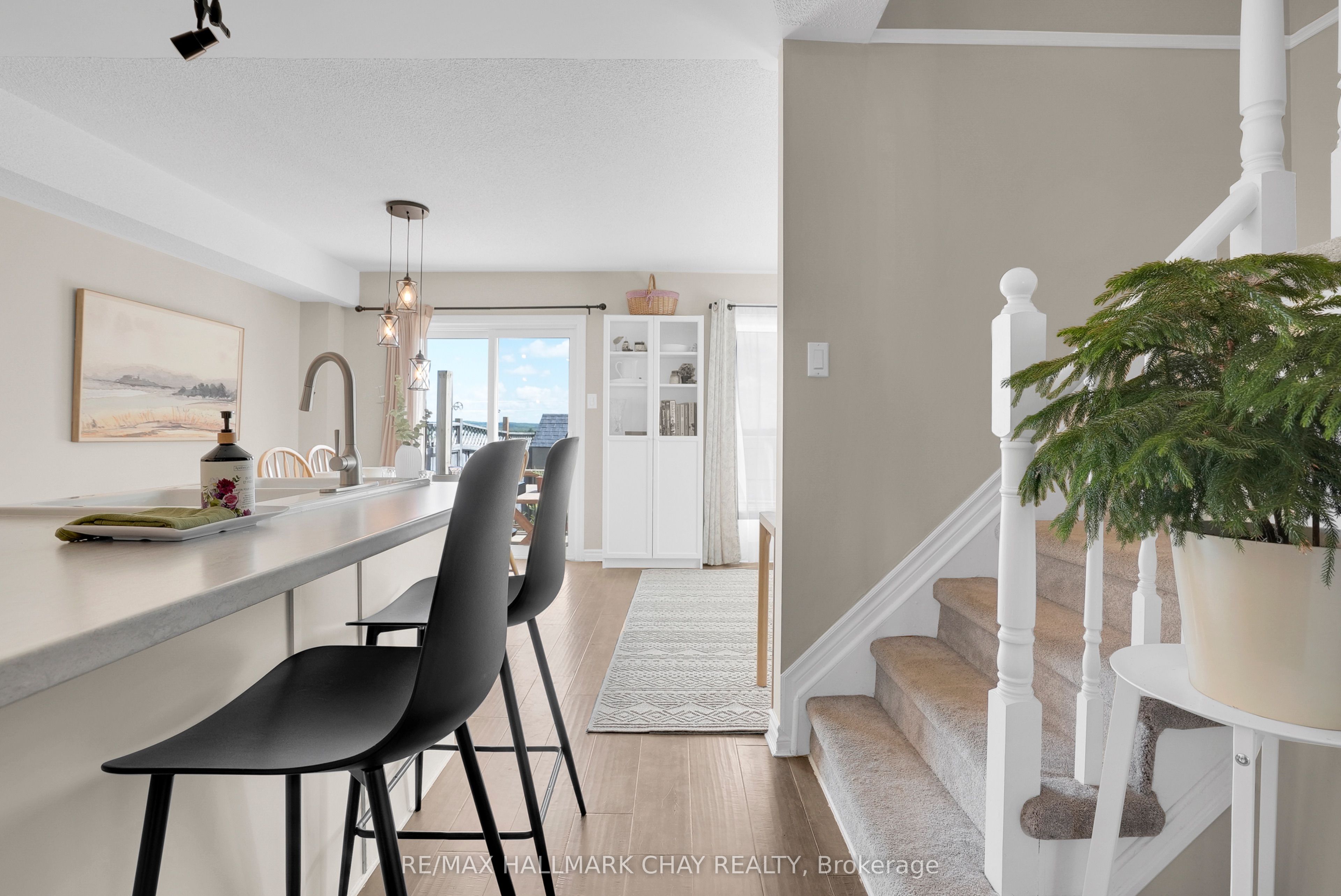 162 Ritchie Crescent, Springwater, ON L0L 1P0 photo 4