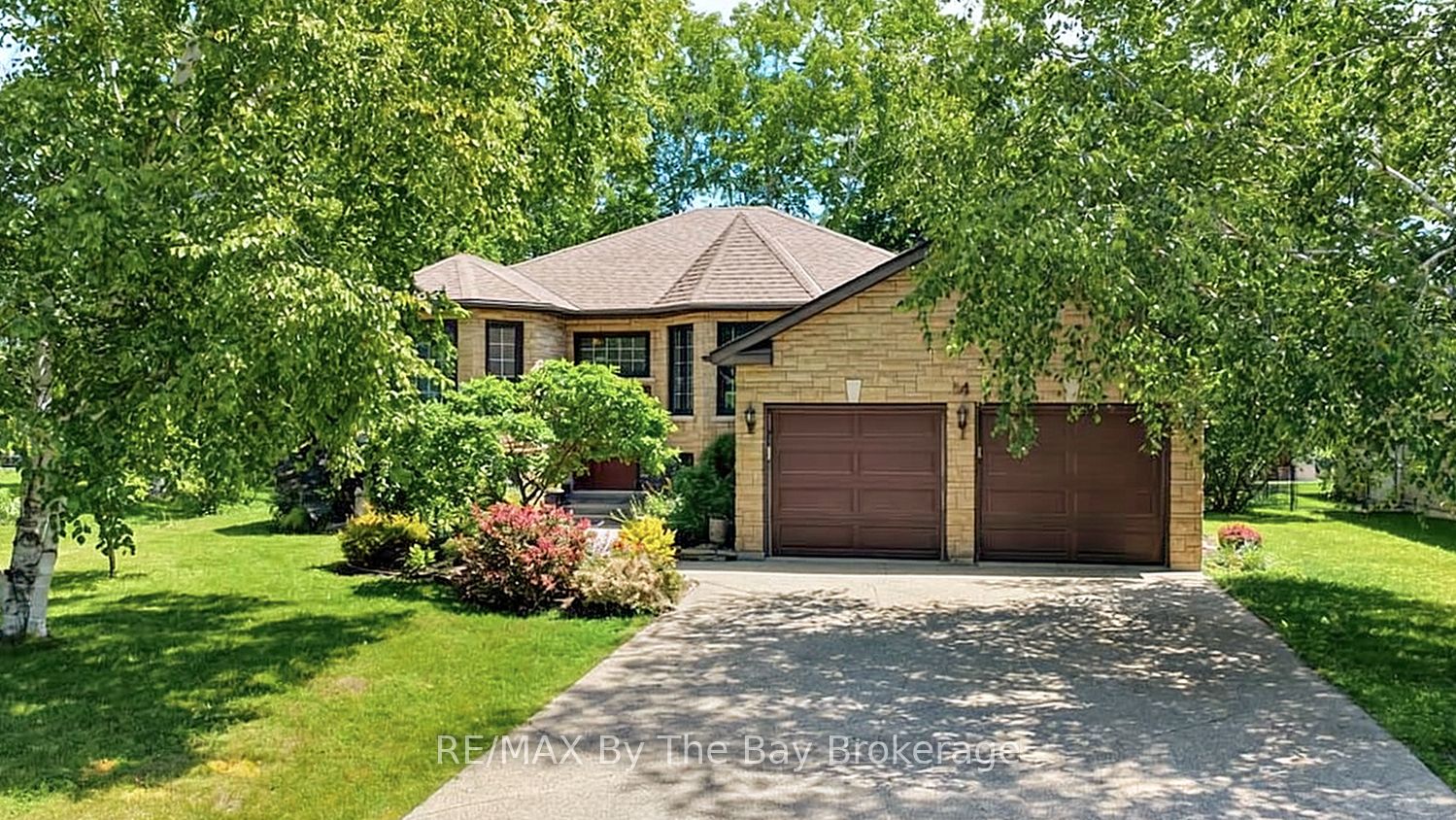 54 Fairway Crescent, Wasaga Beach, ON L9Z 1B8