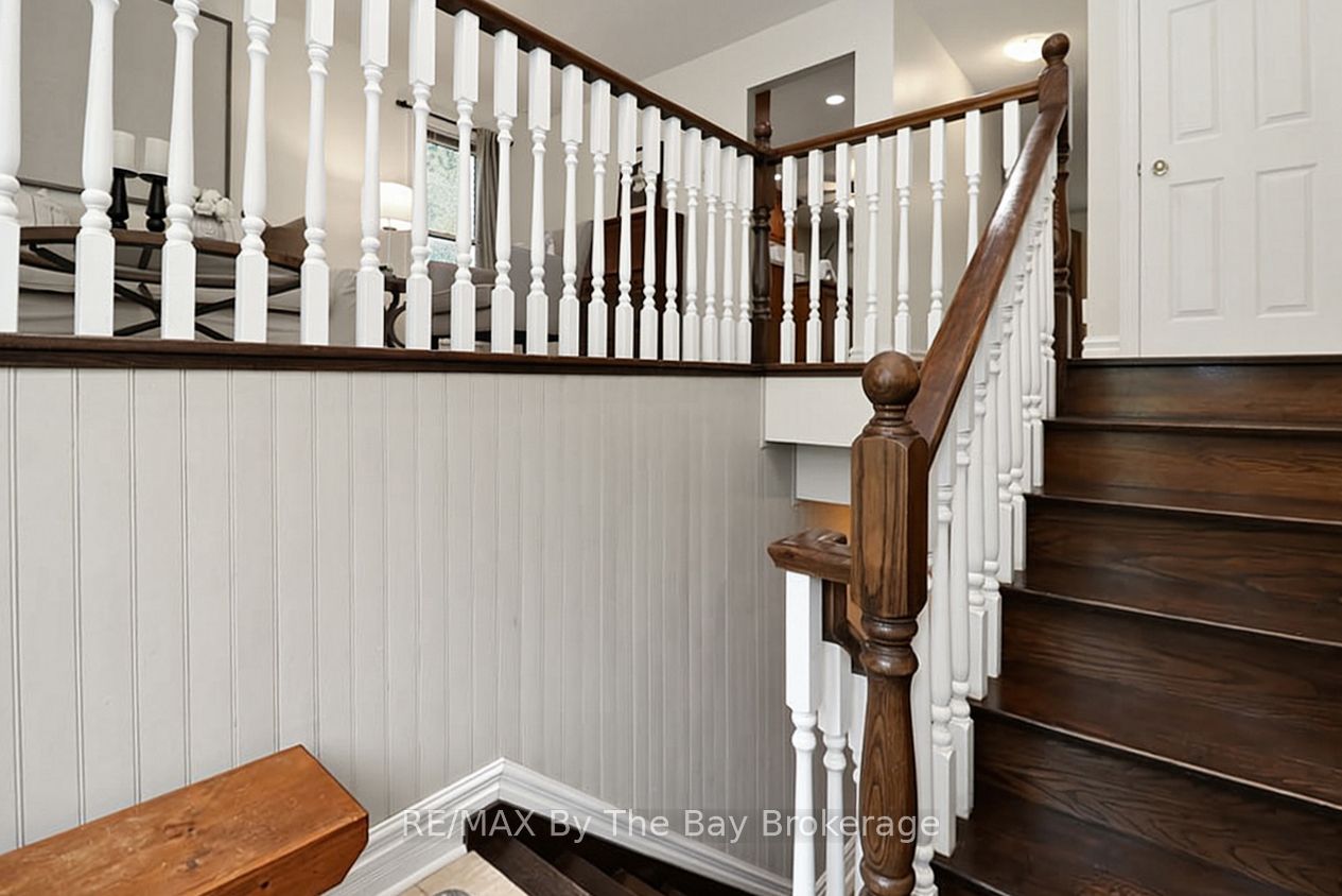 54 Fairway Crescent, Wasaga Beach, ON L9Z 1B8 photo 5