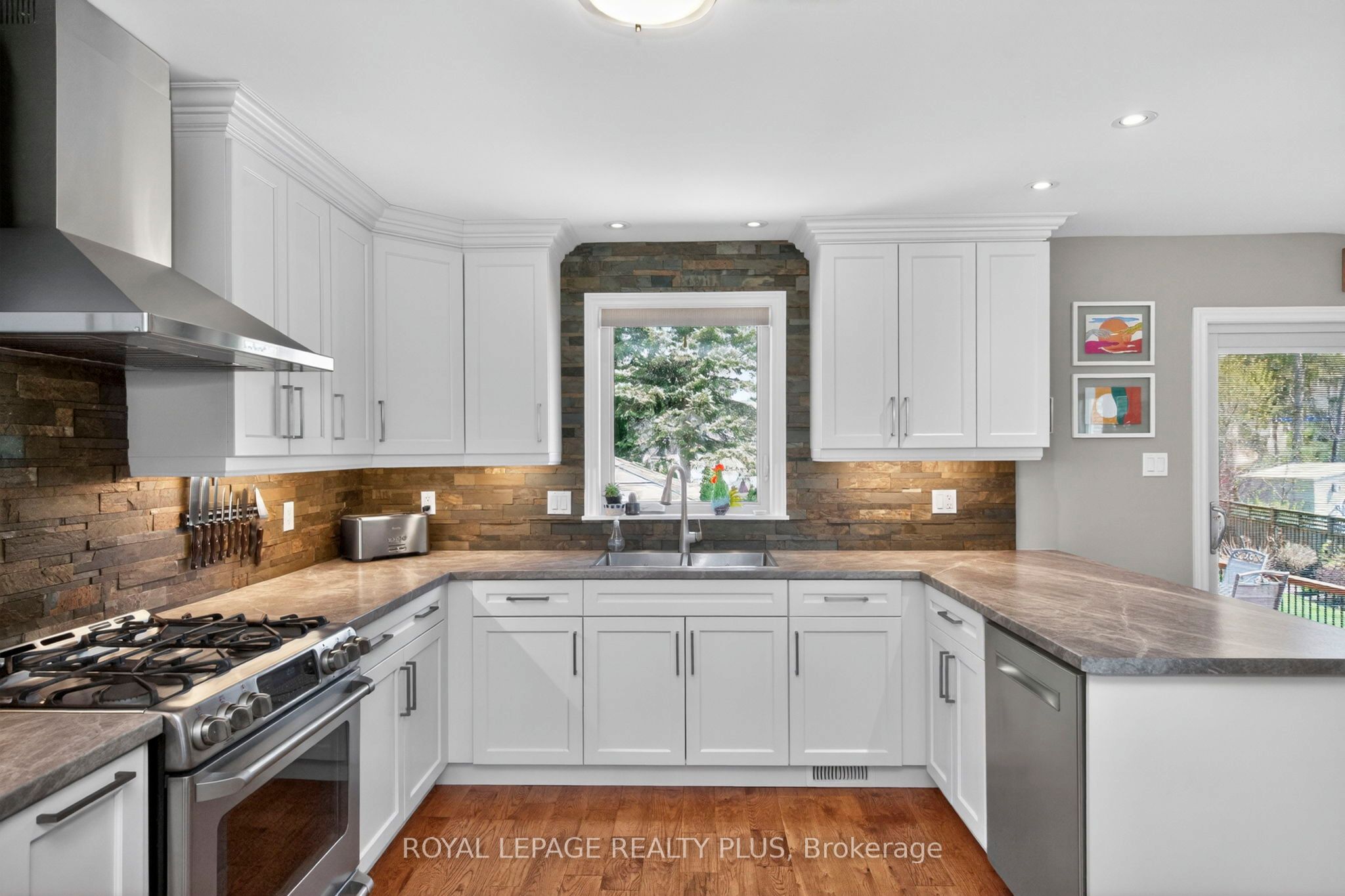99 Peel Street, Penetanguishene, ON L9M 1C3 photo 5