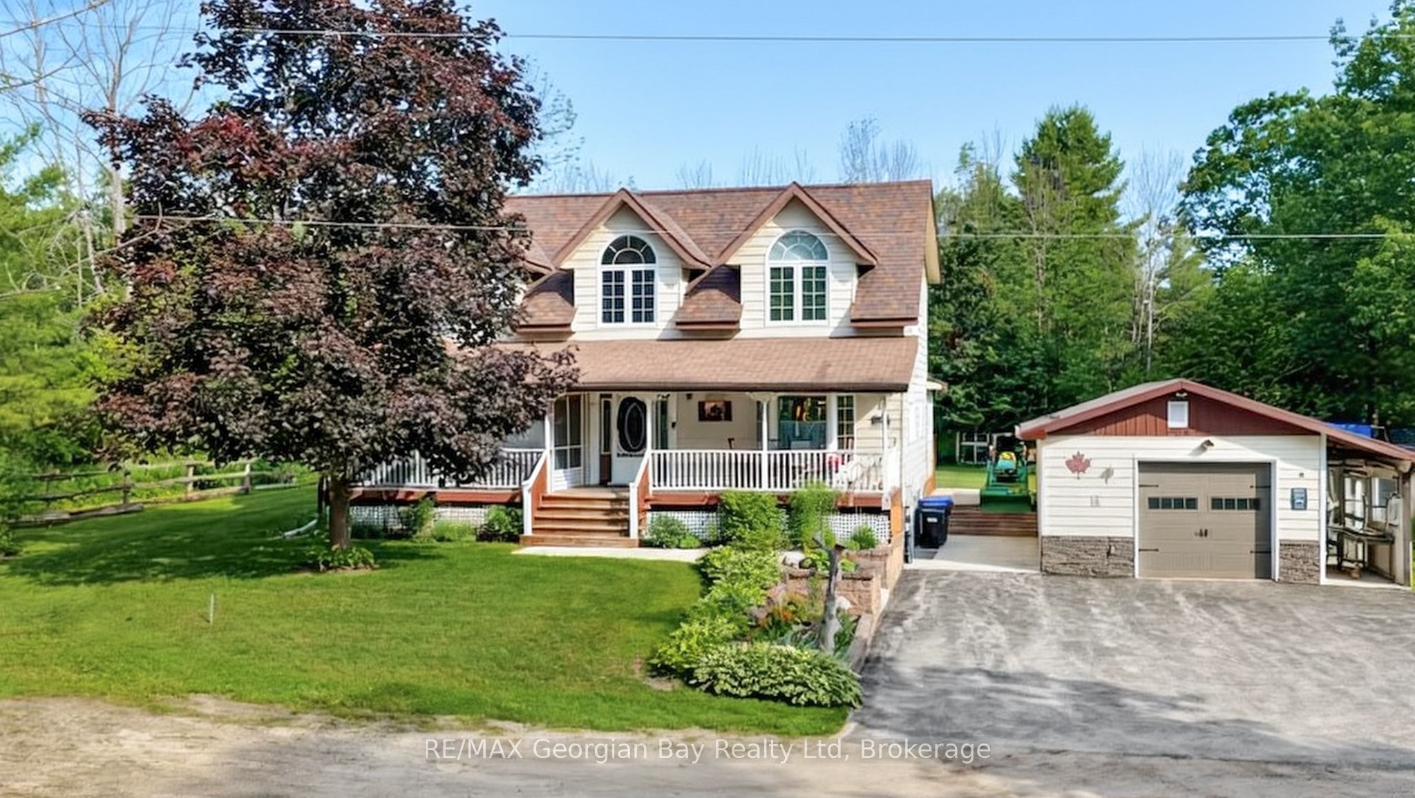4 Moore Avenue, Tay, ON L0K 2A0