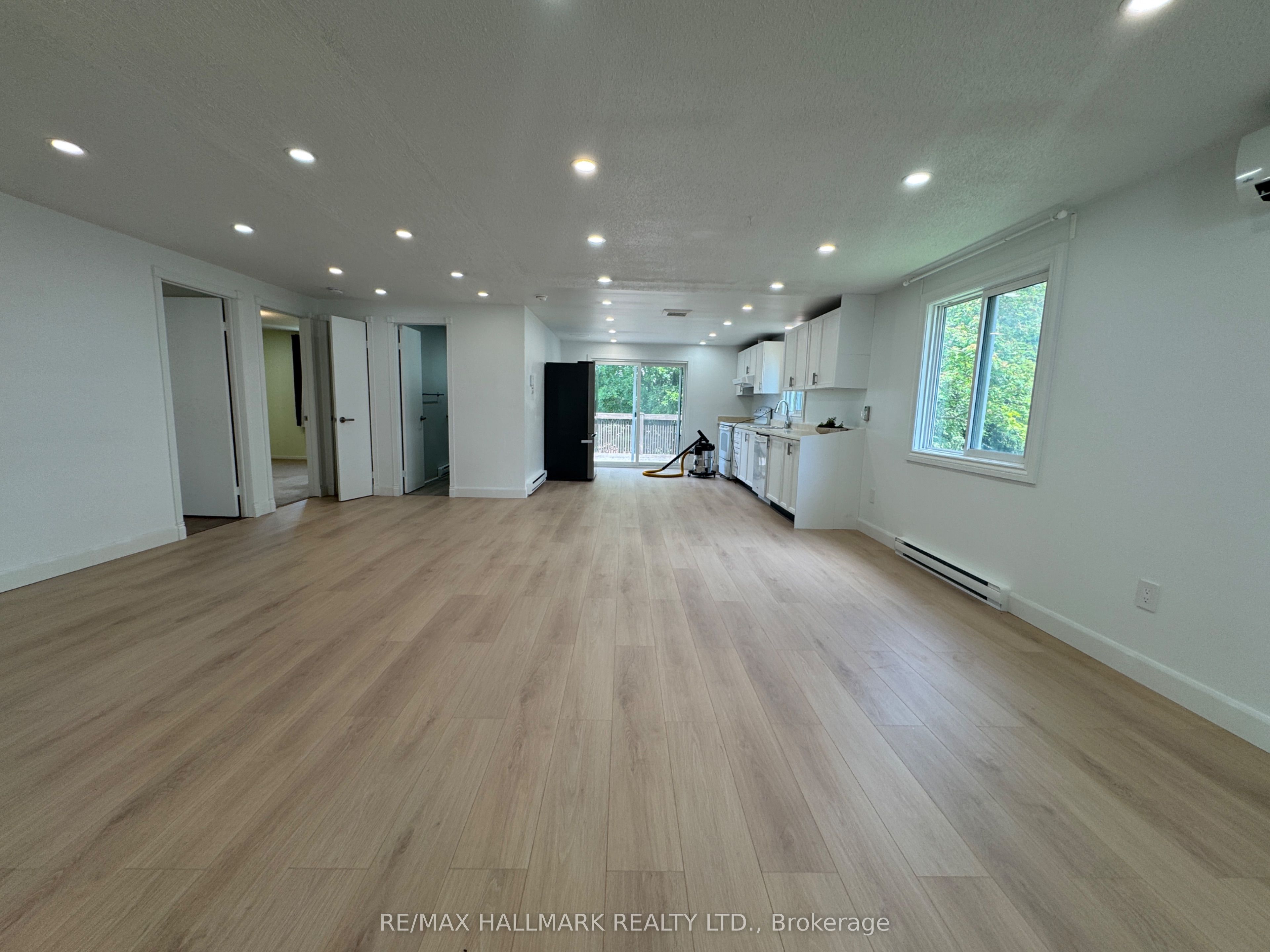 321 Sunnidale Road Main, Barrie, ON L4N 5R1 photo 2