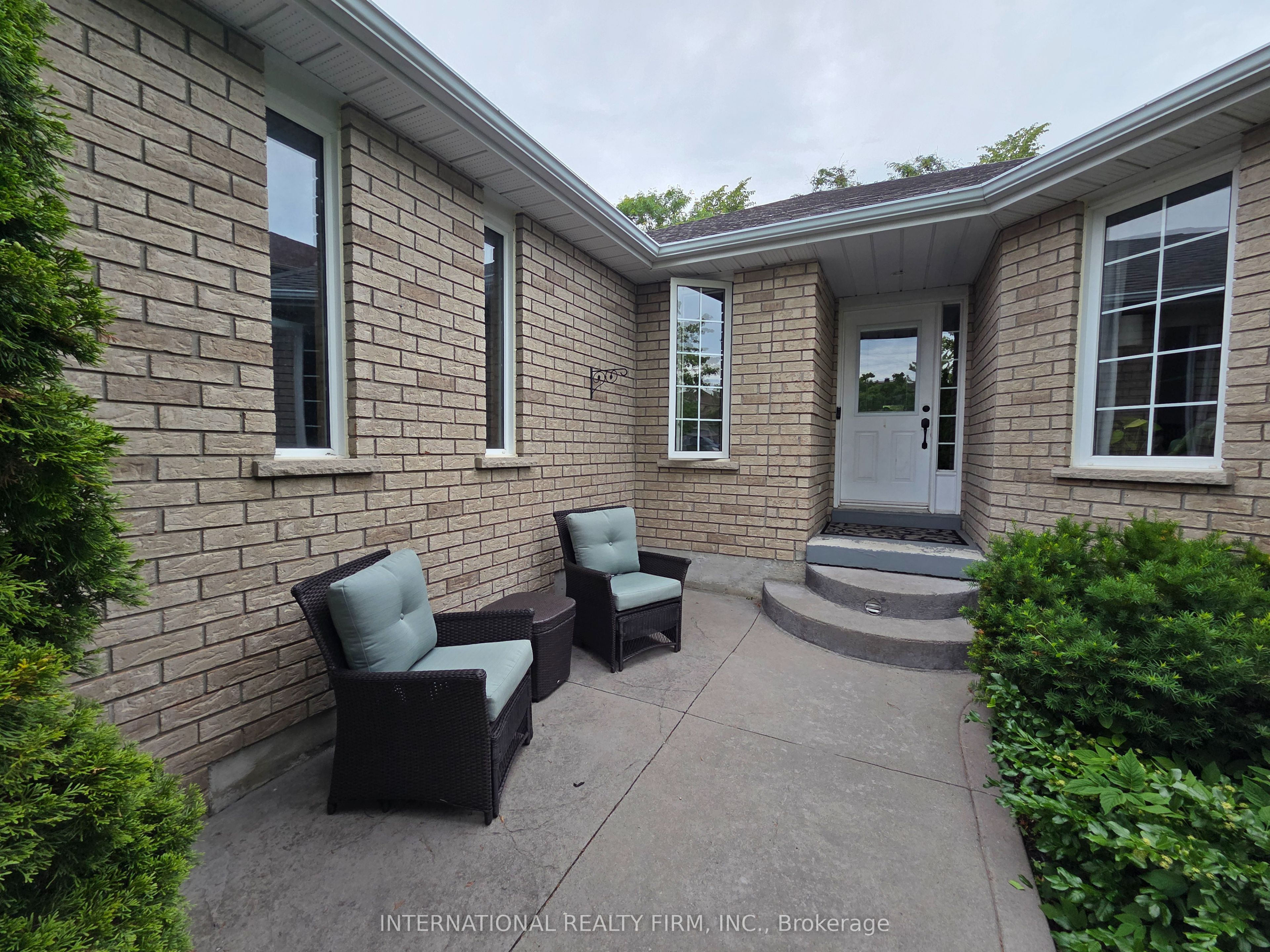 132 Esther Drive, Barrie, ON L4N 0V5