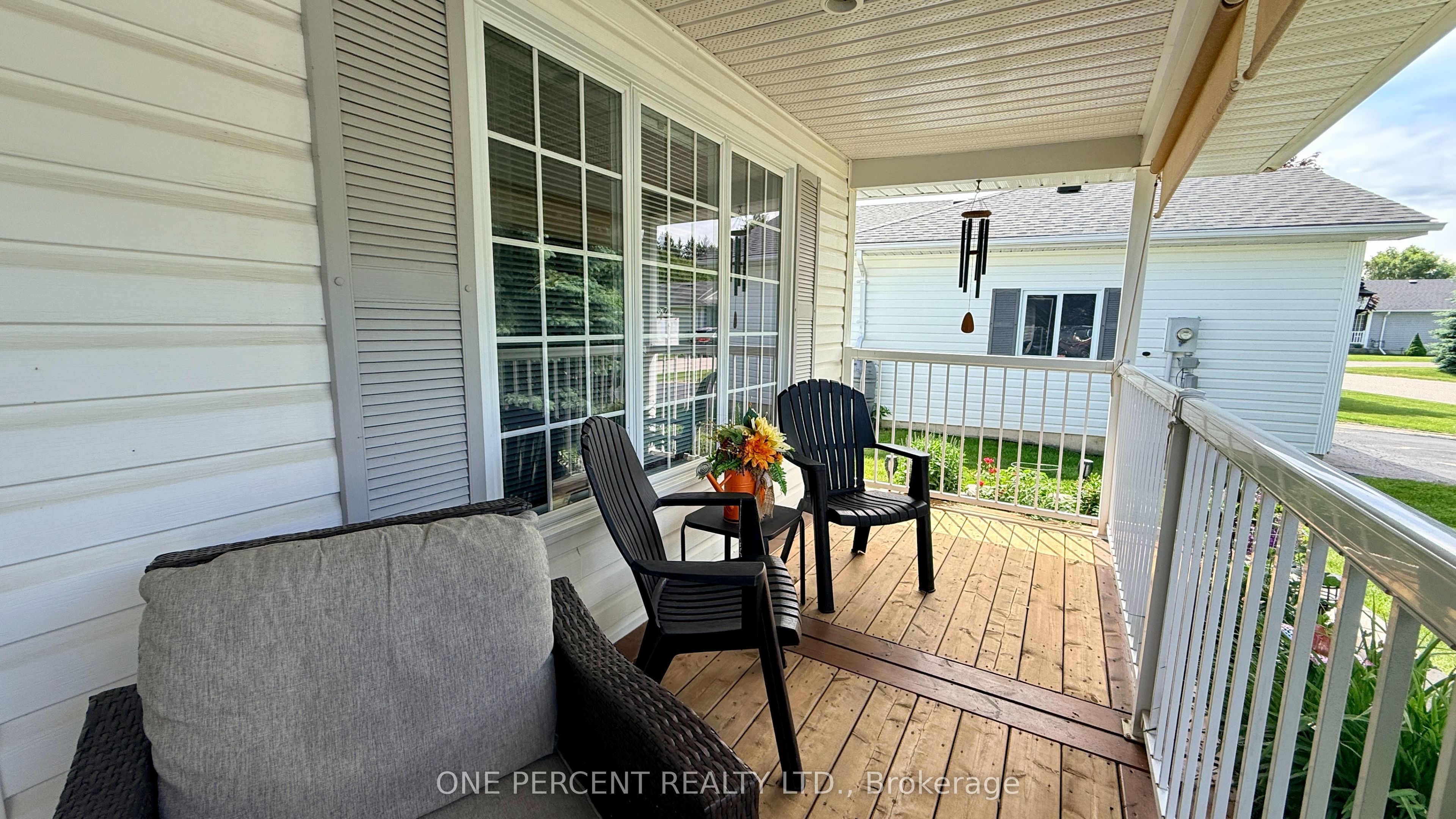 25 Kentucky Avenue, Wasaga Beach, ON L9Z 3A8 photo 2