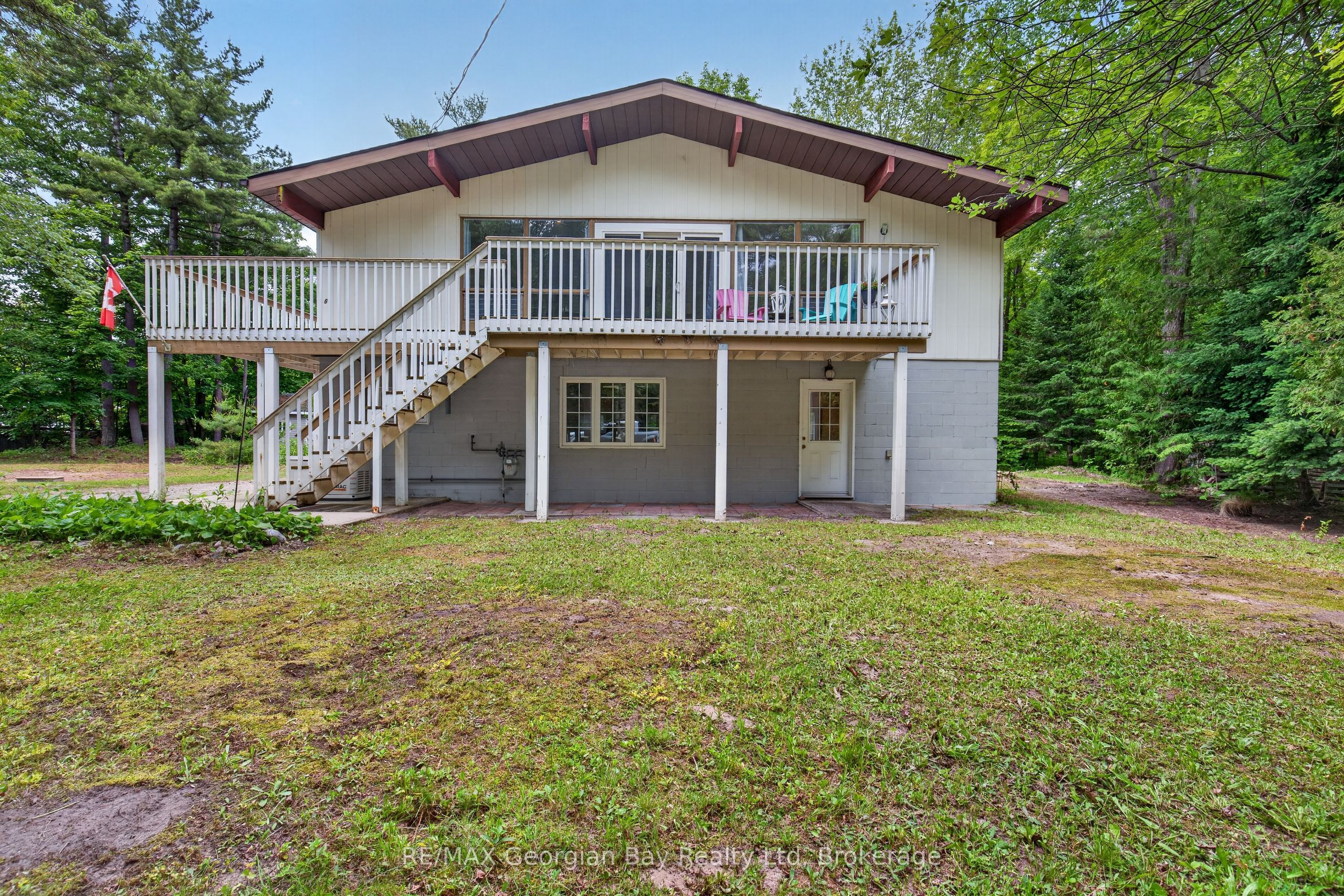 6 Brunelle Road, Tiny, ON L9M 0J2