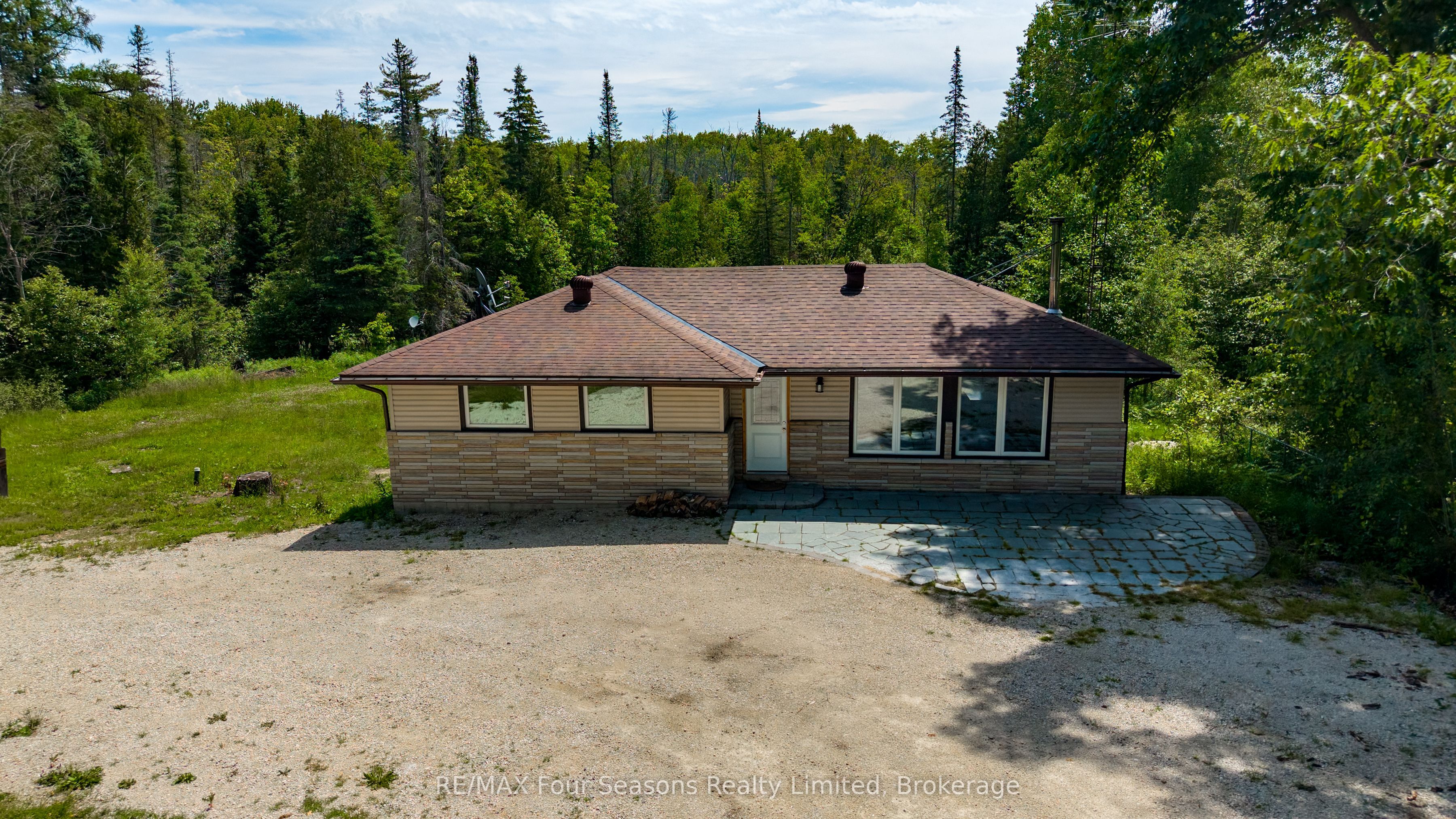 2133 Klondike Park Road, Wasaga Beach, ON L9Z 2W9 photo 3
