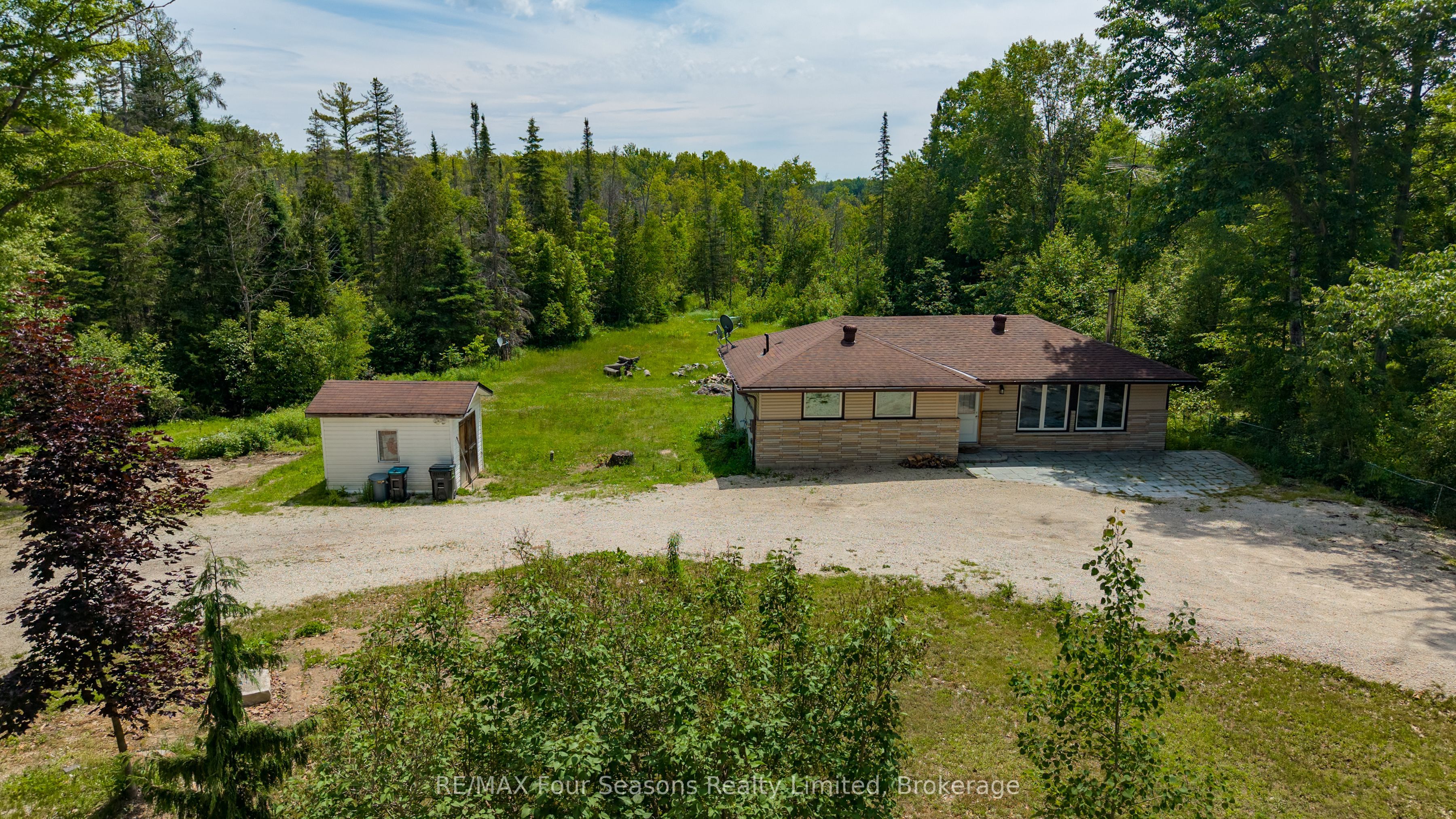 2133 Klondike Park Road, Wasaga Beach, ON L9Z 2W9 photo 4