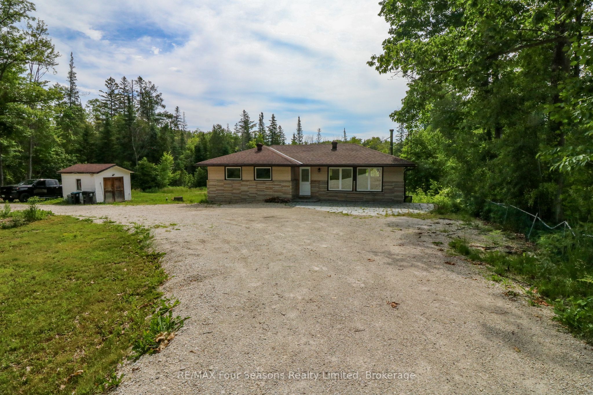 2133 Klondike Park Road, Wasaga Beach, ON L9Z 2W9 photo 5