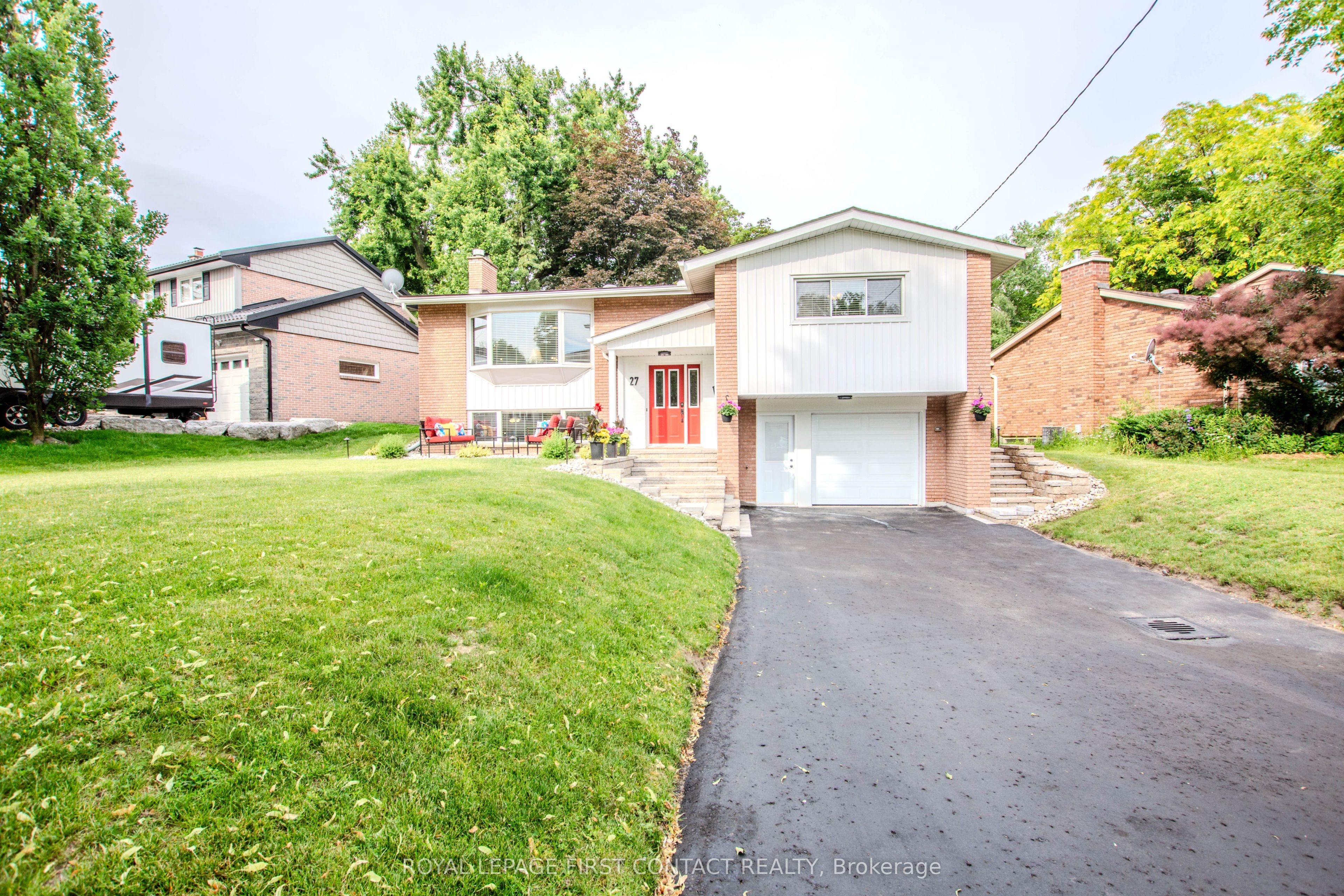 27 Tower Crescent, Barrie, ON L4N 2V3 photo 2
