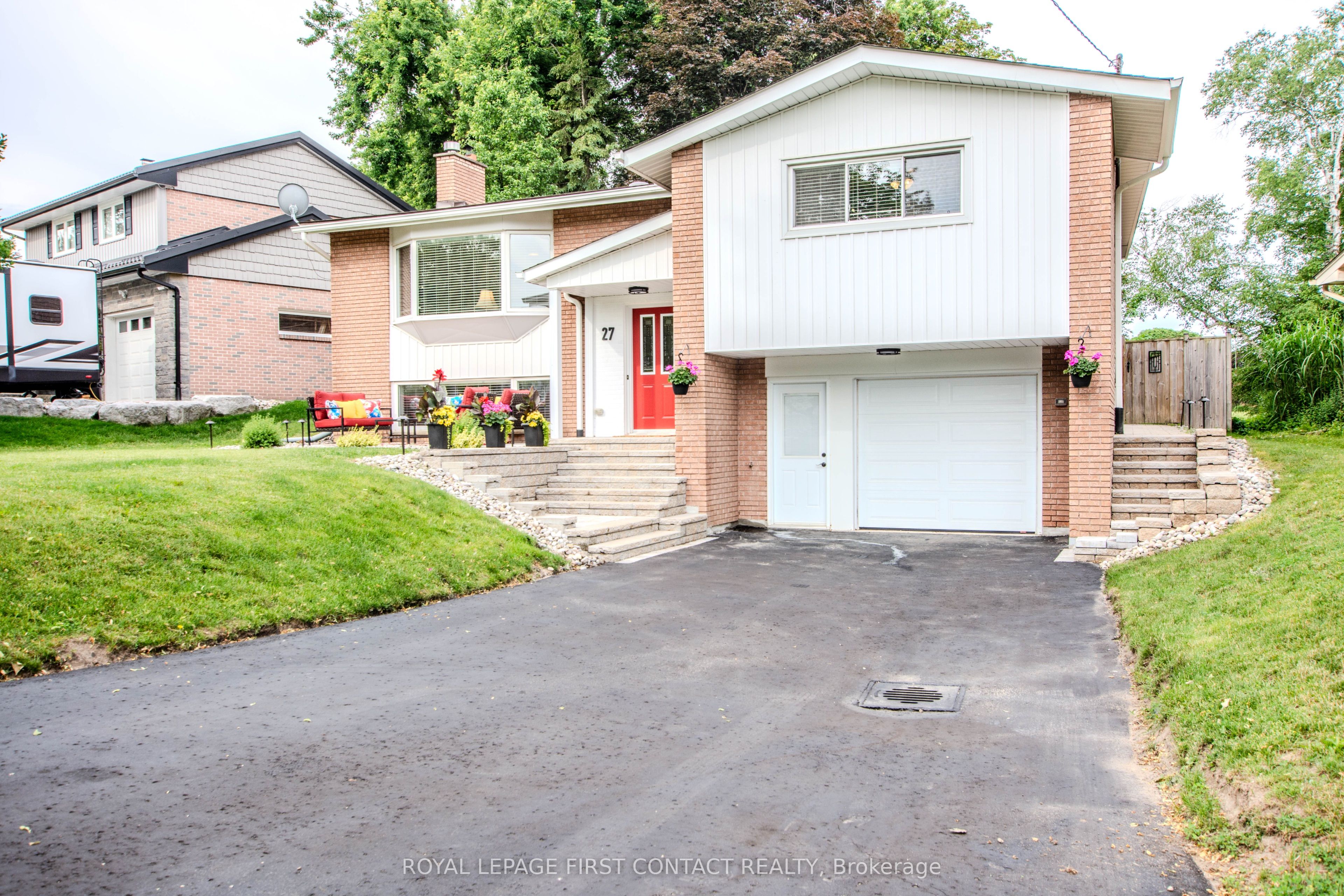 27 Tower Crescent, Barrie, ON L4N 2V3 photo 4