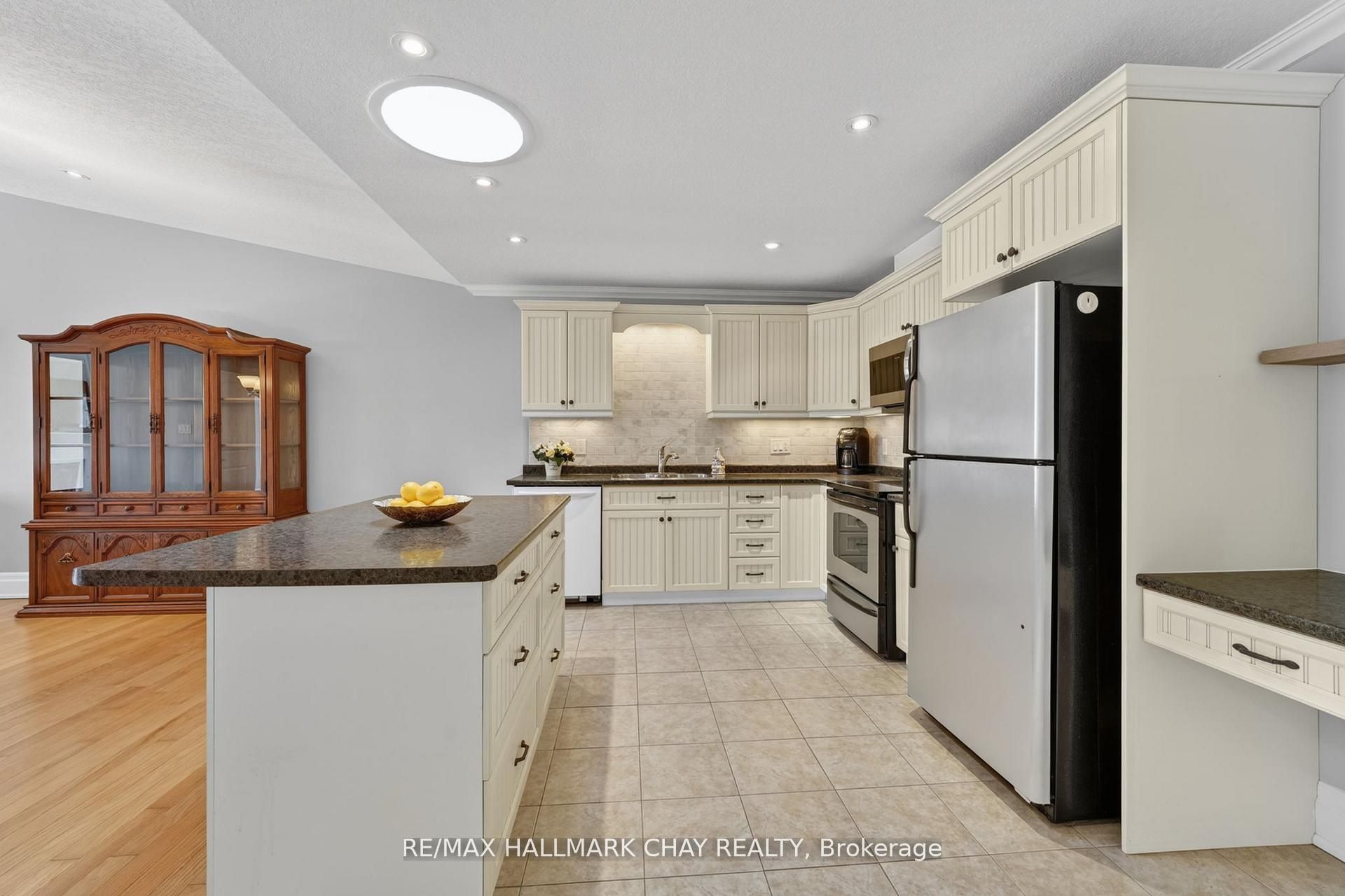 19 Greenway Drive, Wasaga Beach, ON L9Z 0E6 photo 5