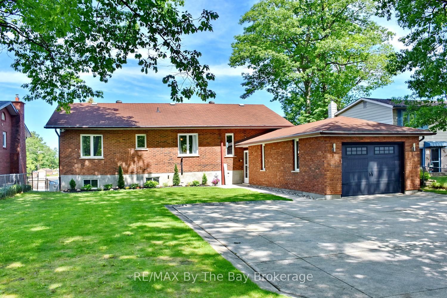 1434 RIVER Road W, Wasaga Beach, ON L9Z 2W5 photo 2