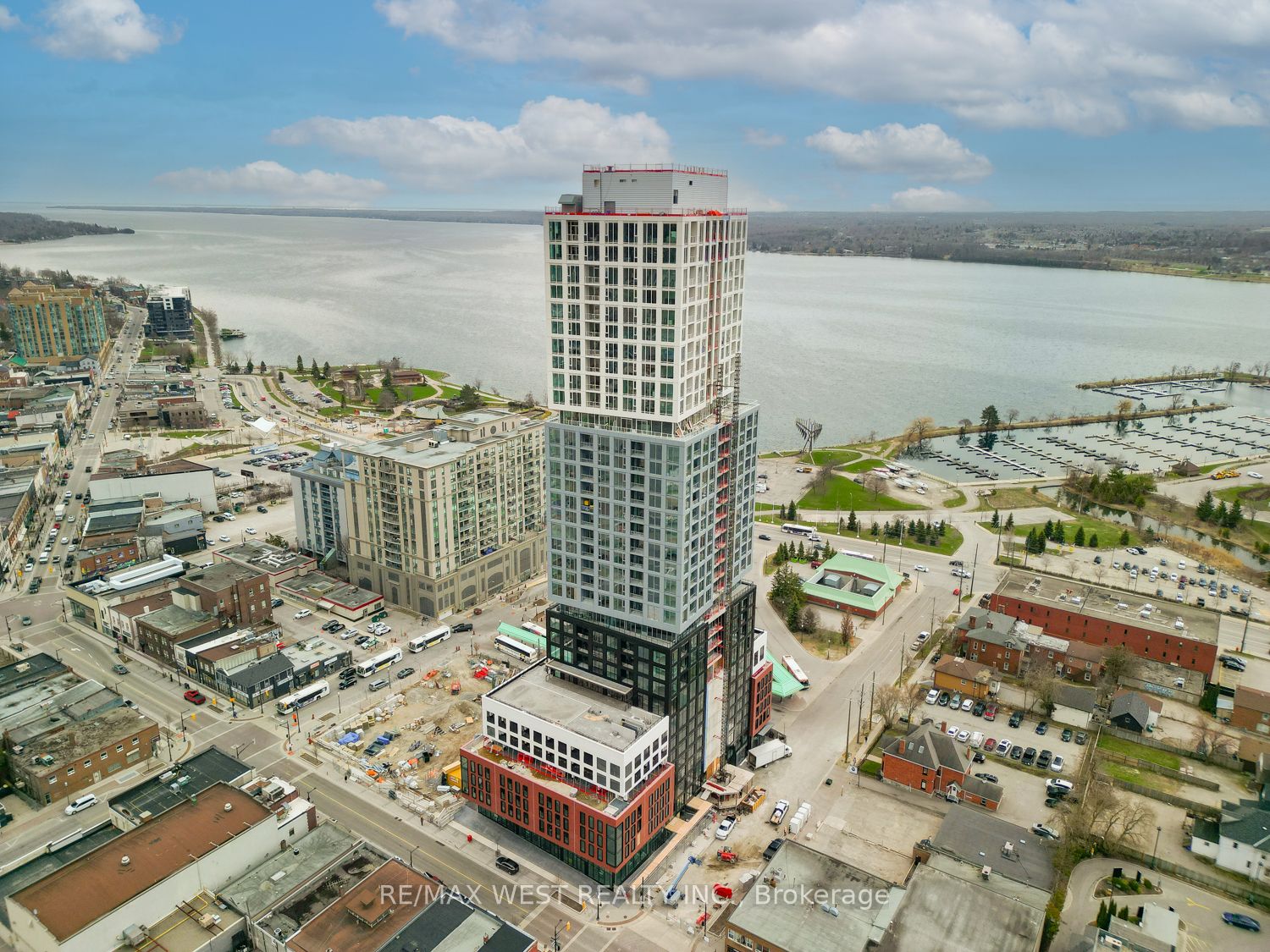39 Mary Street 1210, Barrie, ON L4N 1S9
