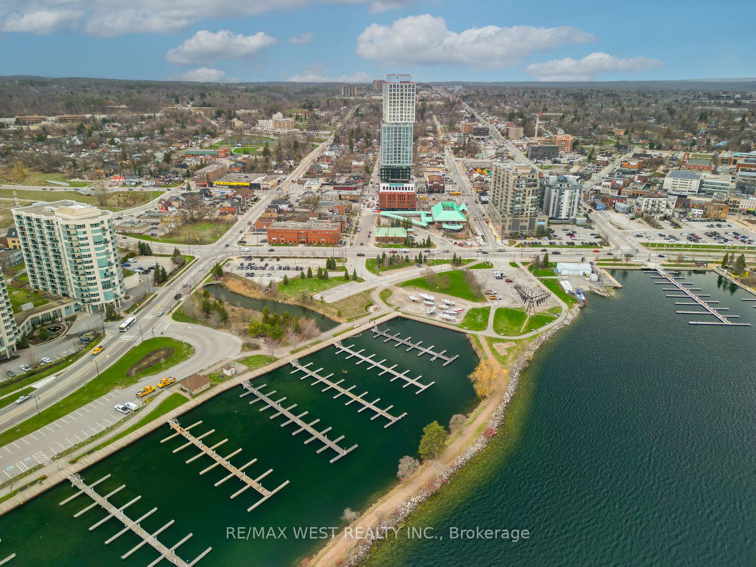 39 Mary Street 1210, Barrie, ON L4N 1S9 photo 2