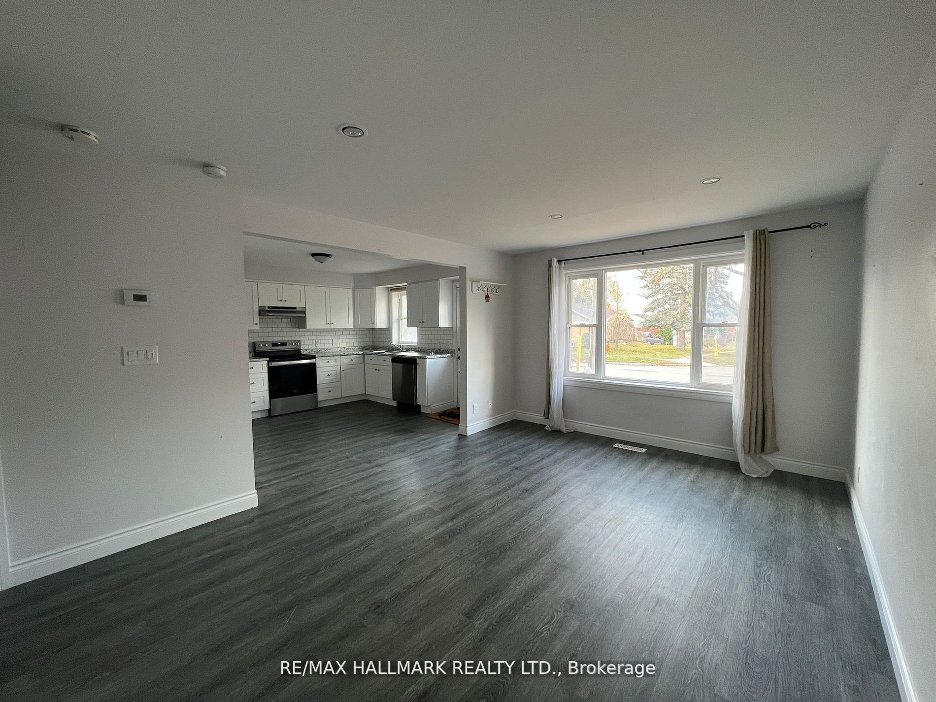 261 Wellington Street E Main, Barrie, ON L4M 2E4 photo 3