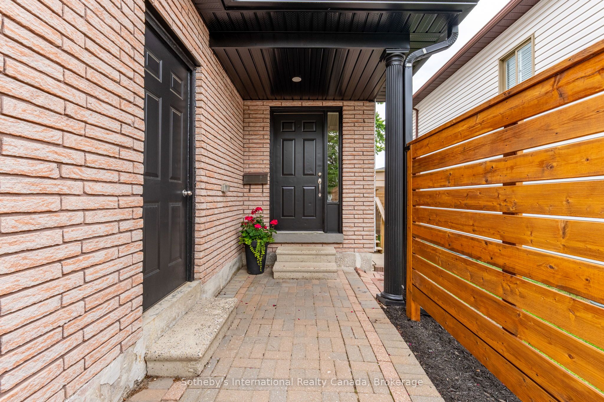 23 Carr Drive, Barrie, ON L4N 6M9 photo 3