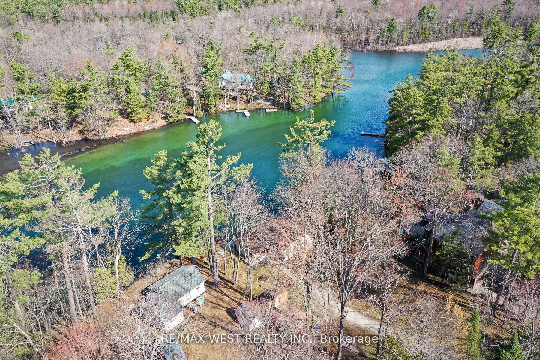8060 Oakridge Drive, Ramara, ON L0K 2B0 photo 2