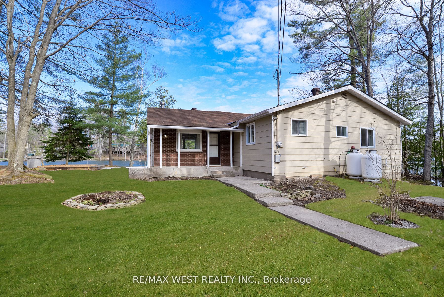 8060 Oakridge Drive, Ramara, ON L0K 2B0 photo 5