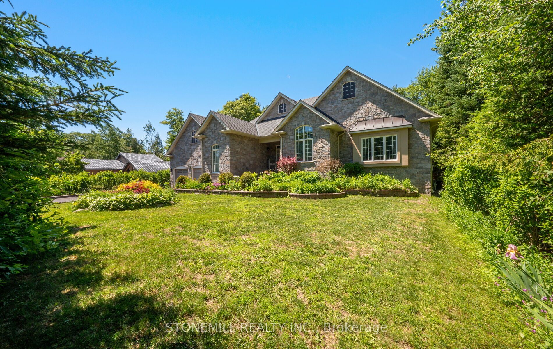 868 Eastdale Drive, Wasaga Beach, ON L9Z 2R2 photo 2