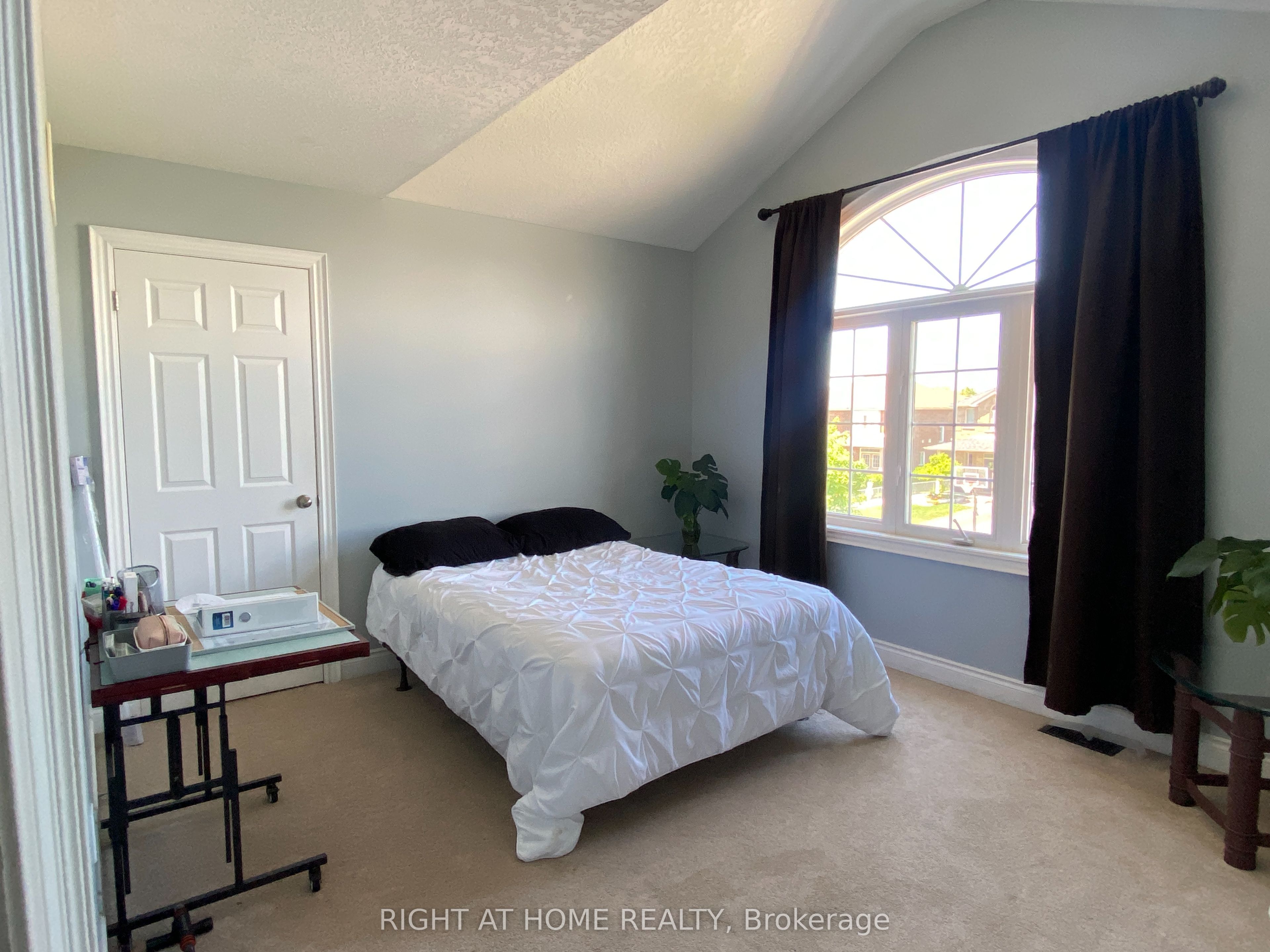 35 Auburn Court, Barrie, ON L4N 6G9 photo 5