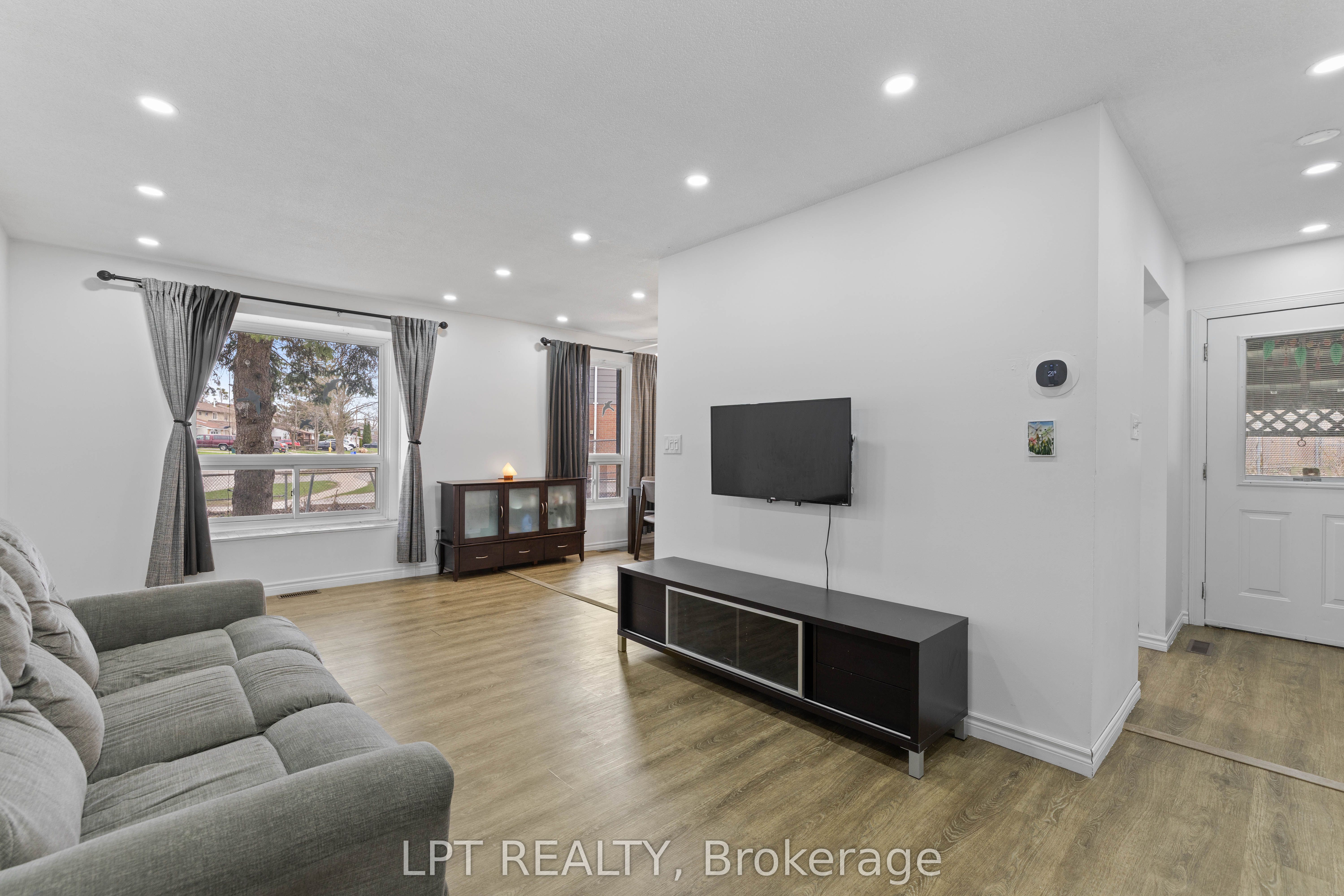 55H Chaucer Crescent, Barrie, ON L4N 4T8