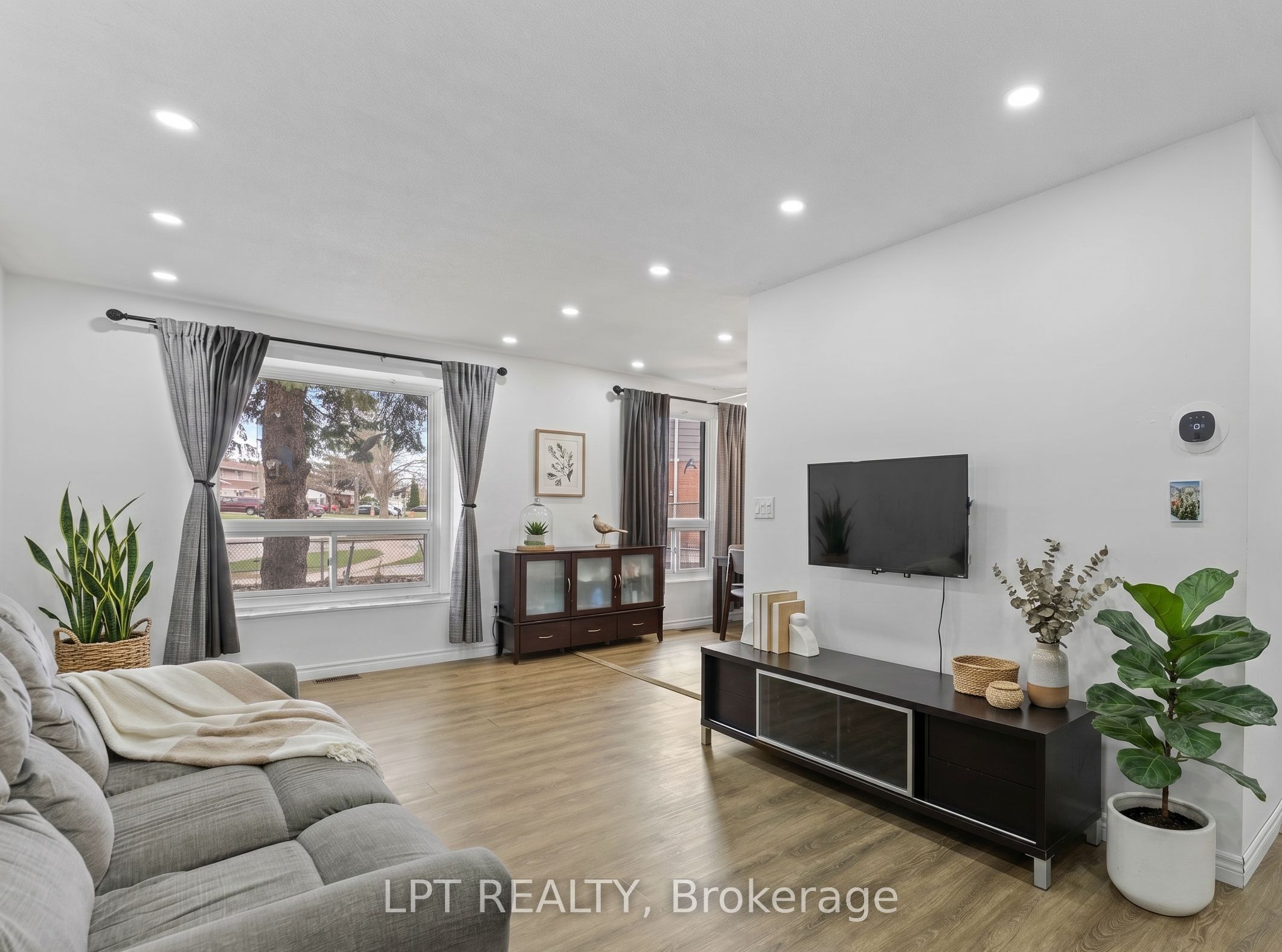 55H Chaucer Crescent, Barrie, ON L4N 4T8 photo 2