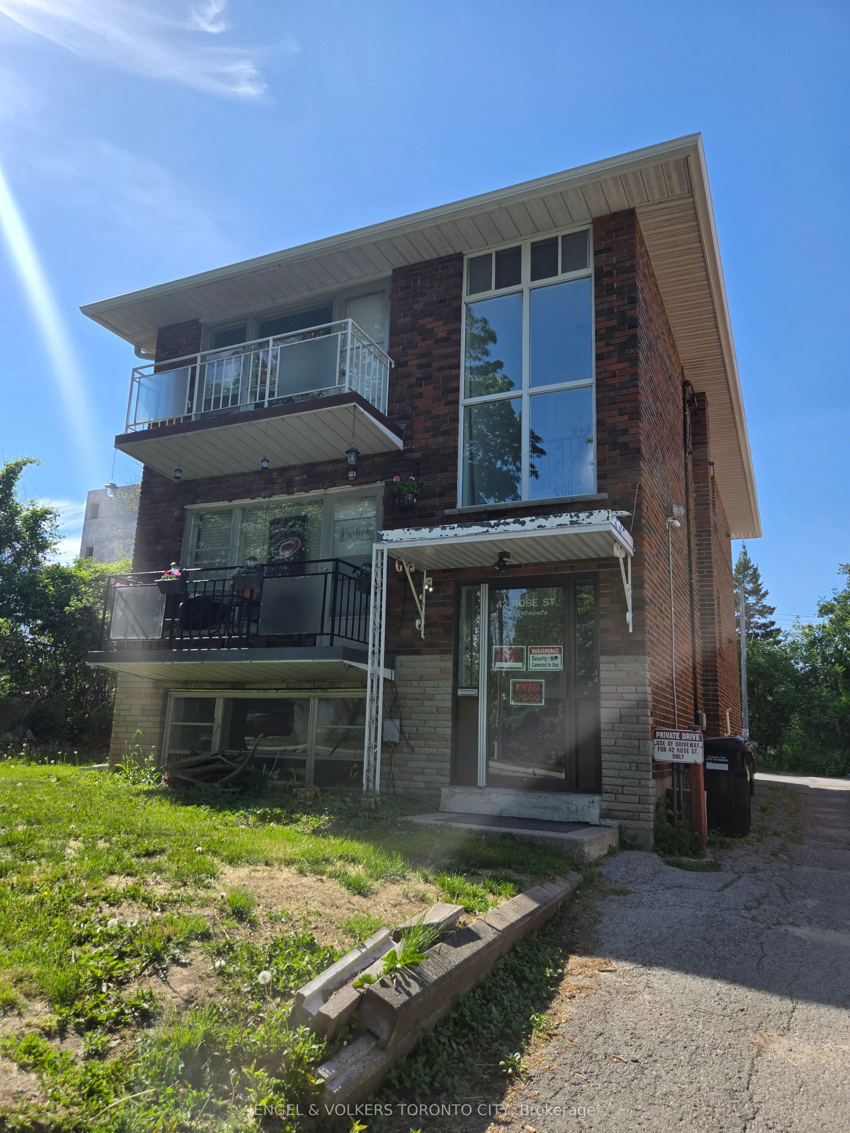 42 Rose Street 1, Barrie, ON L4N 2T2