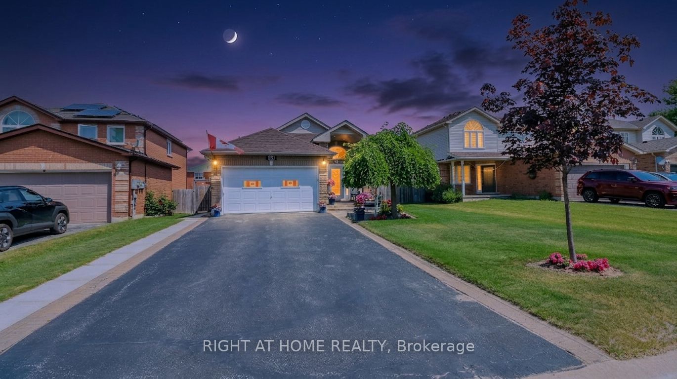 36 Benjamin Lane, Barrie, ON L4N 0S2
