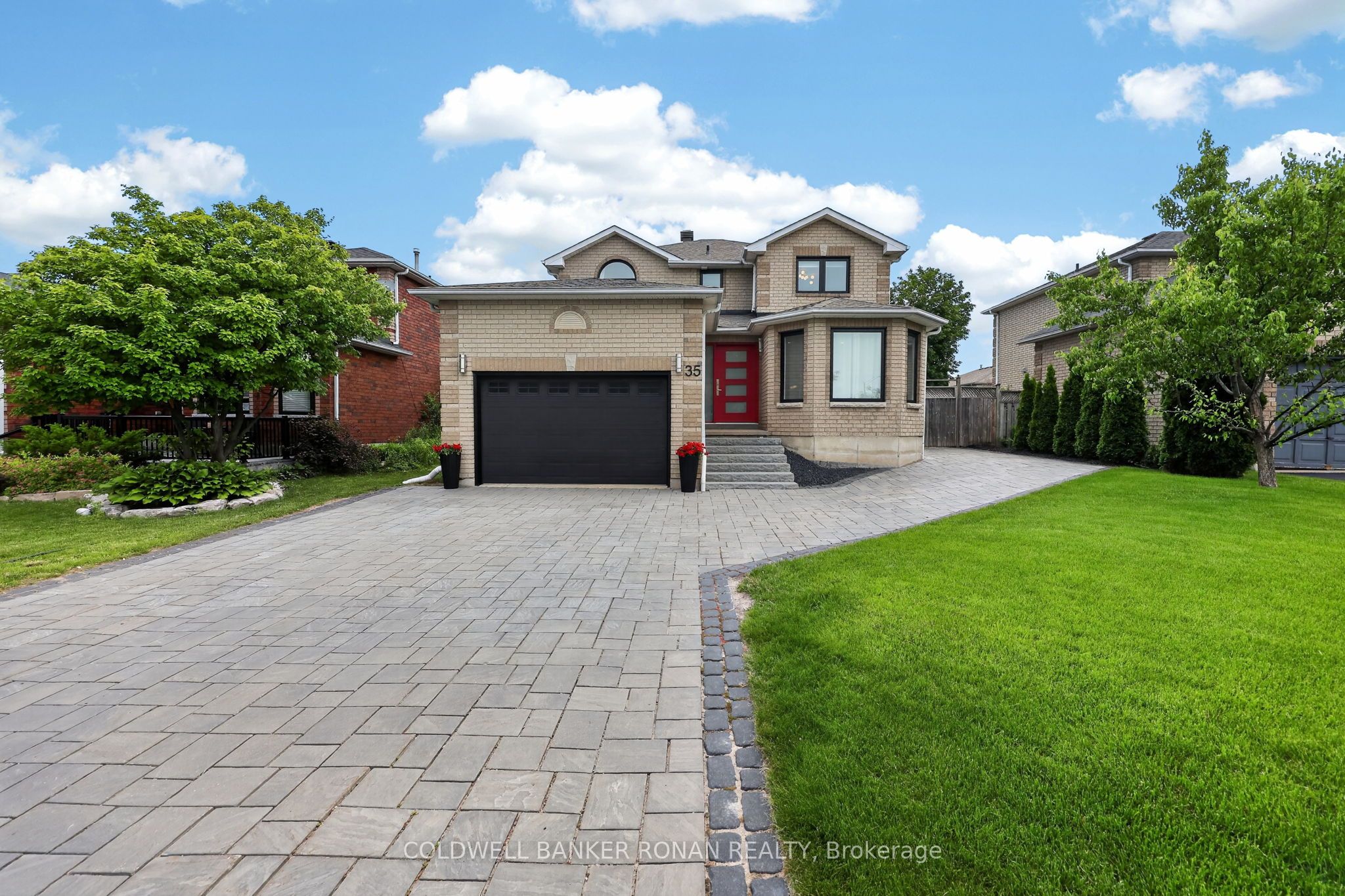 35 Farmstead Crescent, Barrie, ON L4N 8S2 photo 2