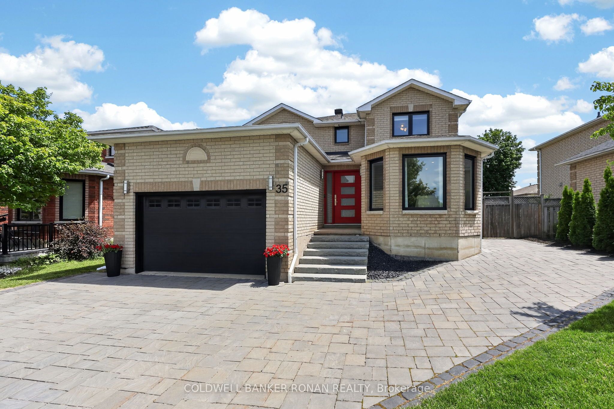 35 Farmstead Crescent, Barrie, ON L4N 8S2 photo 3