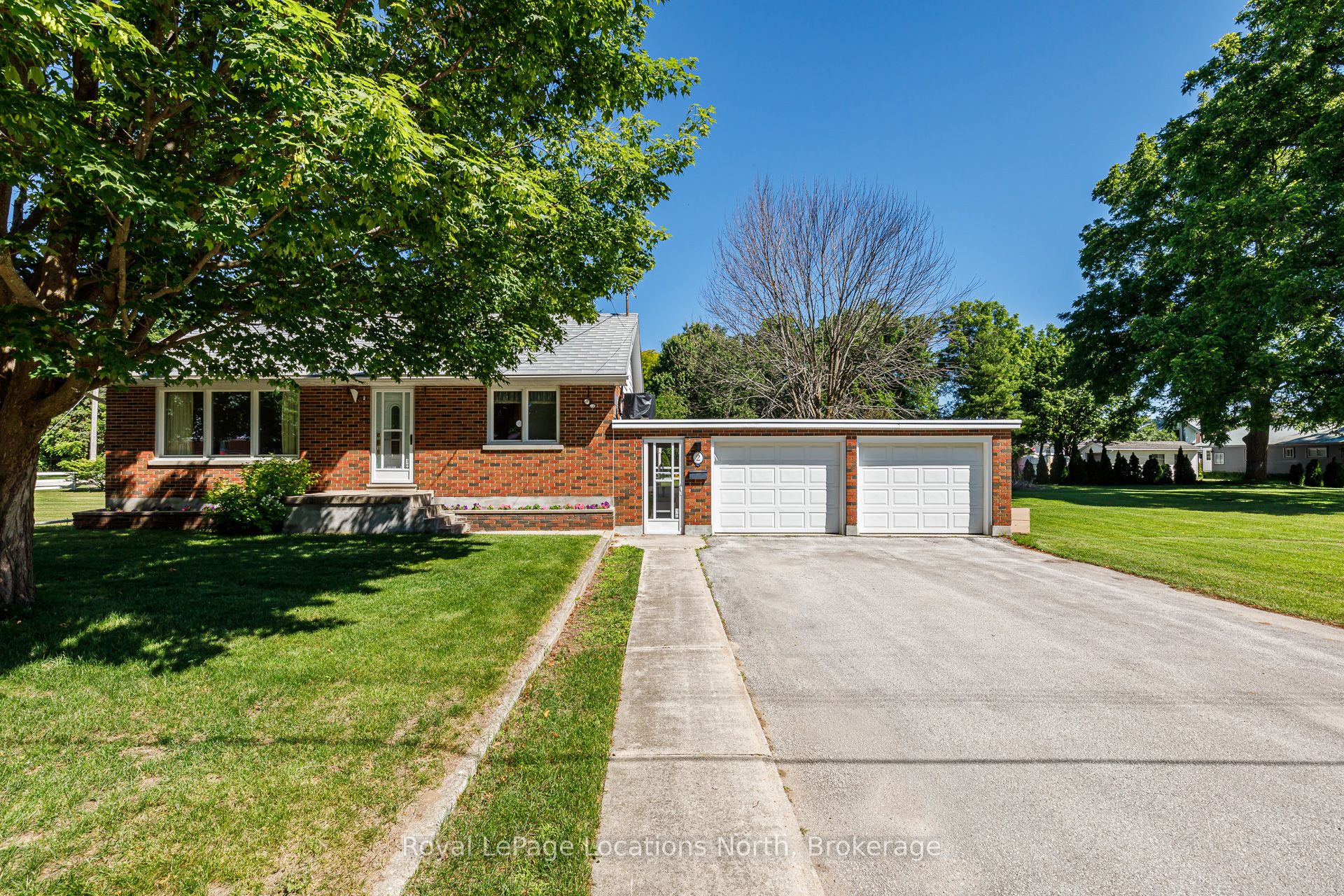 2 Buist Street, Clearview, ON L0M 1P0 photo 2