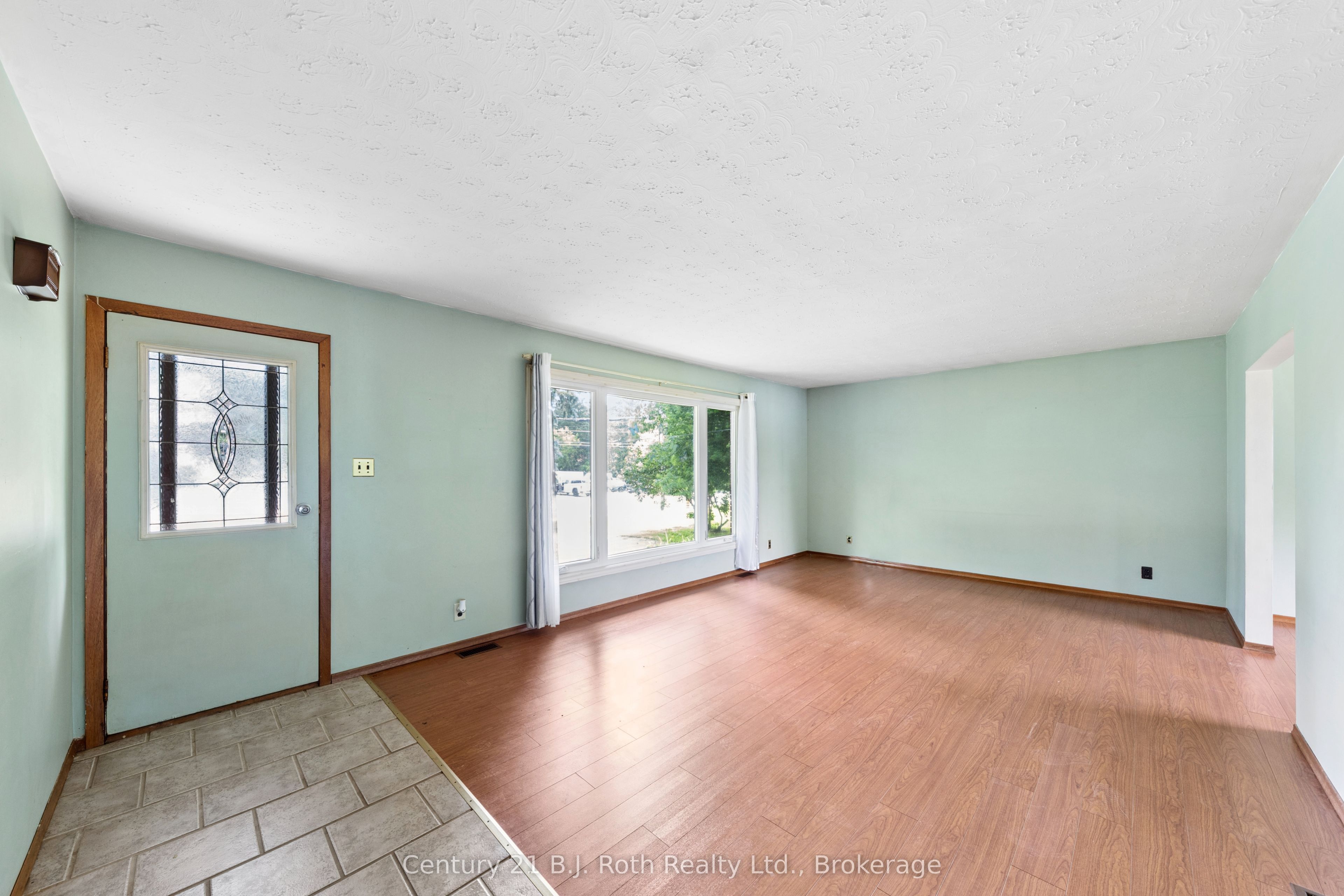 8240 93 Highway, Tiny, ON L0K 2E1 photo 3