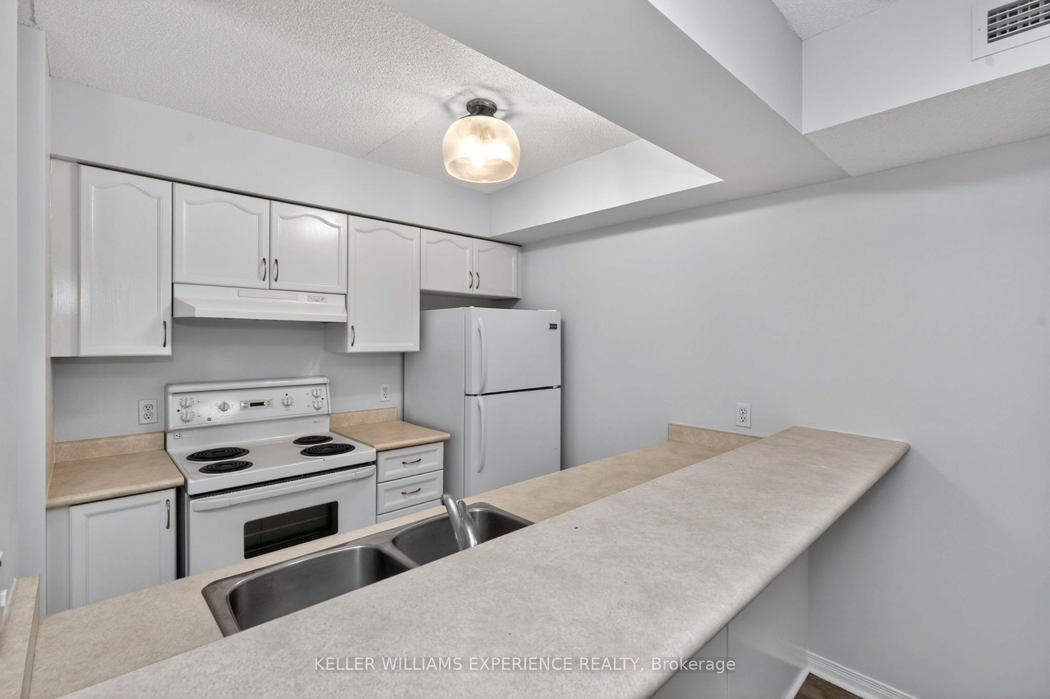 107 Bond Street 208, Orillia, ON L3V 1J7 photo 5