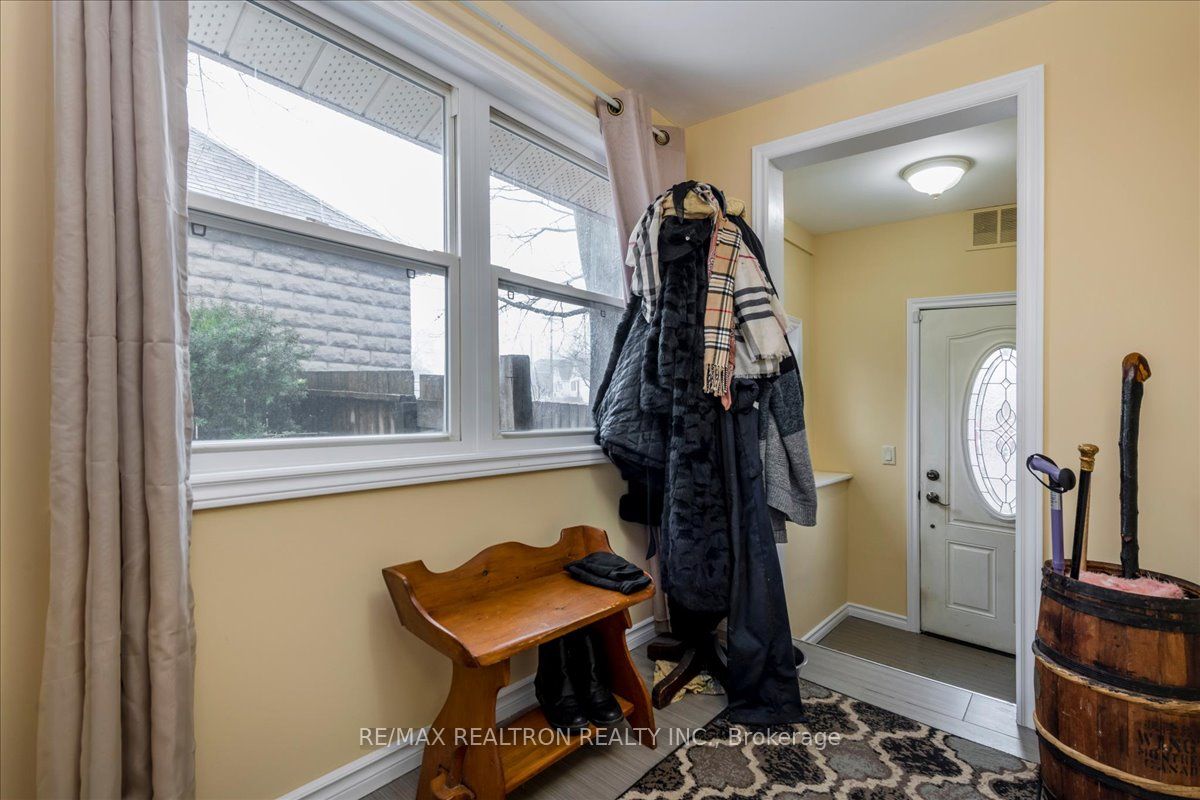 86 John Street, Barrie, ON L4N 2K5 photo 2