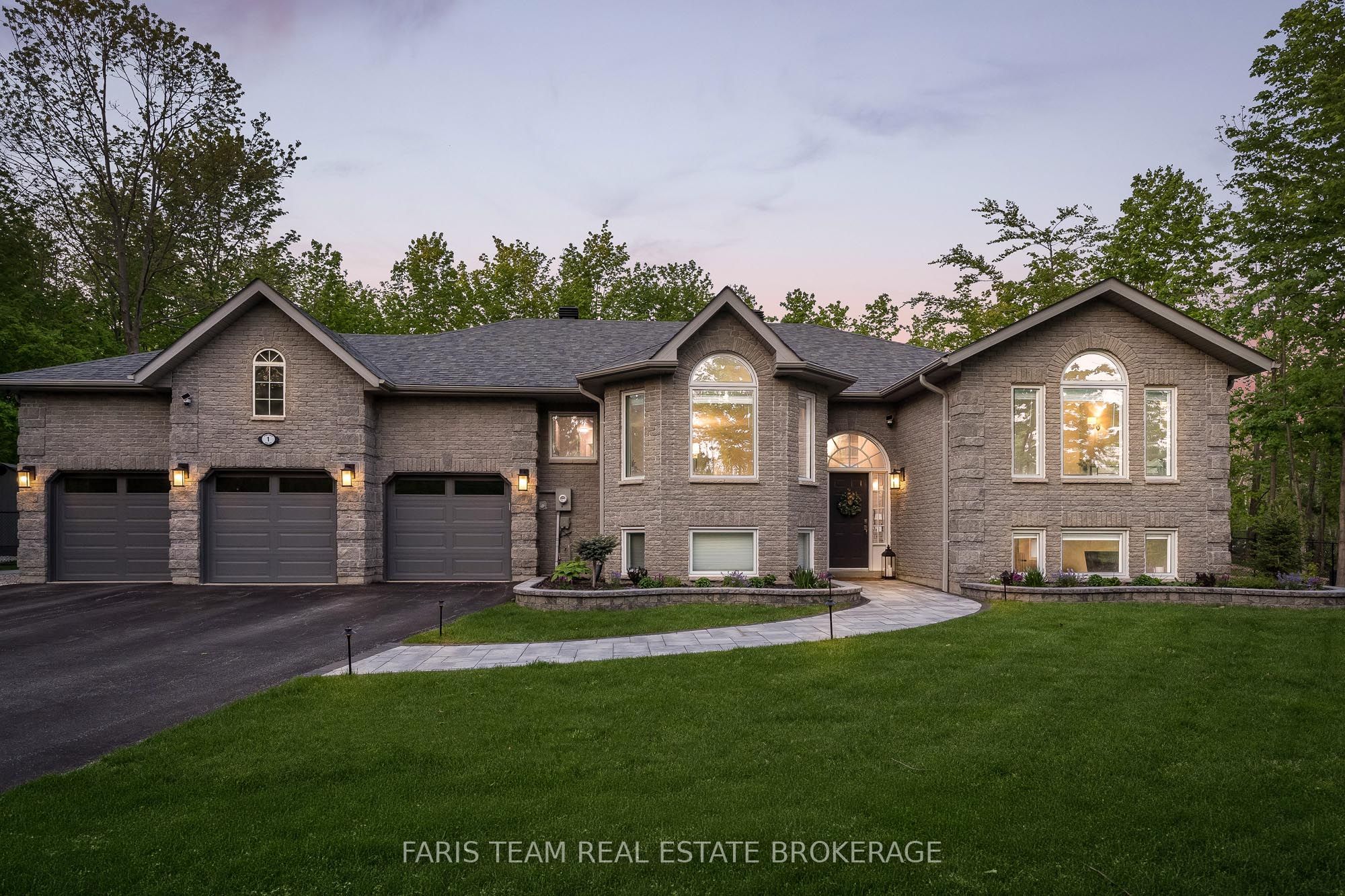1 Pineview Drive, Oro-Medonte, ON L0L 2L0