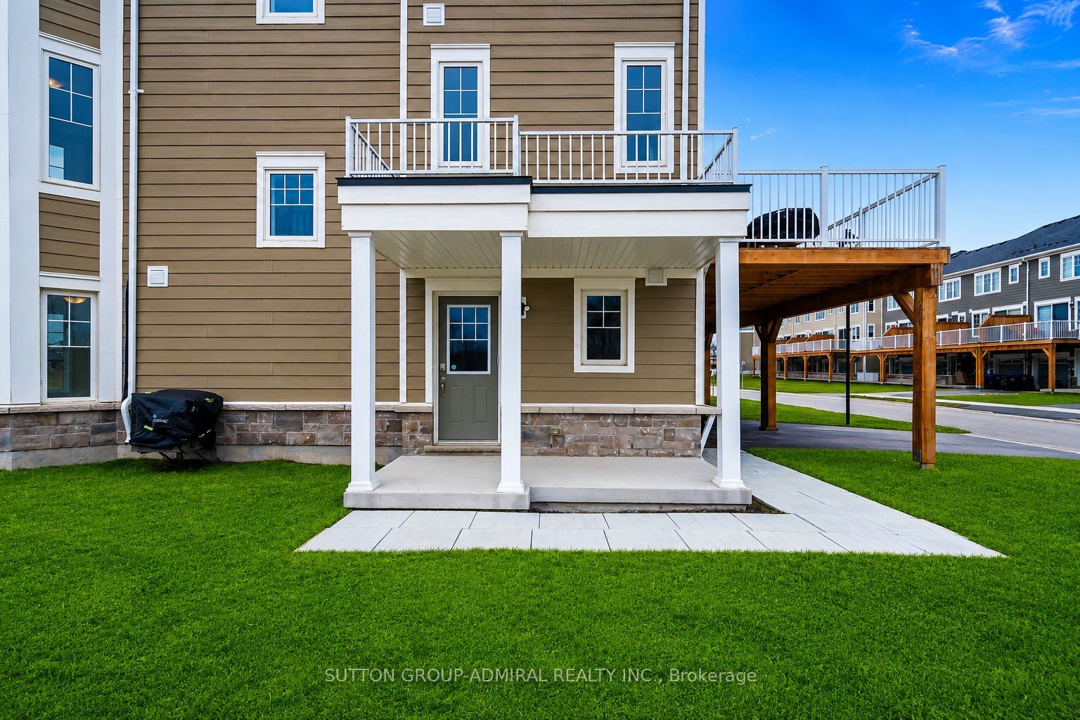 83 Shelburne Avenue, Wasaga Beach, ON L9Z 0L2 photo 2