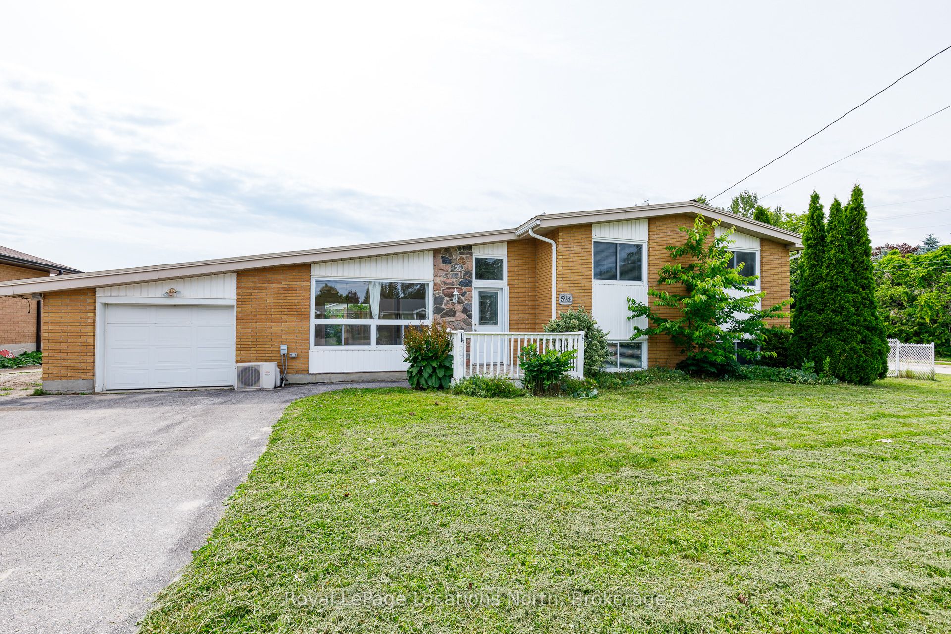 594 Oak Street, Collingwood, ON L9Y 2Z1