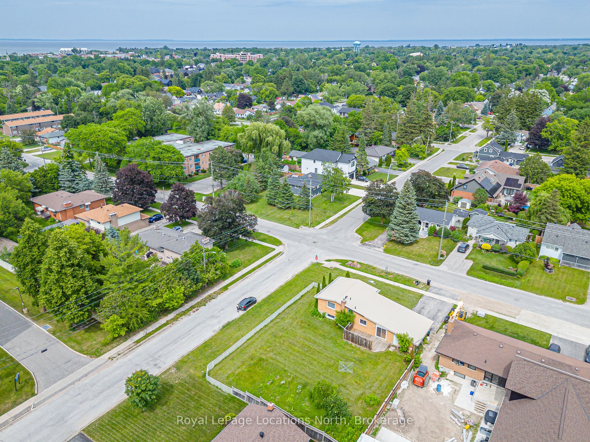 594 Oak Street, Collingwood, ON L9Y 2Z1 photo 3
