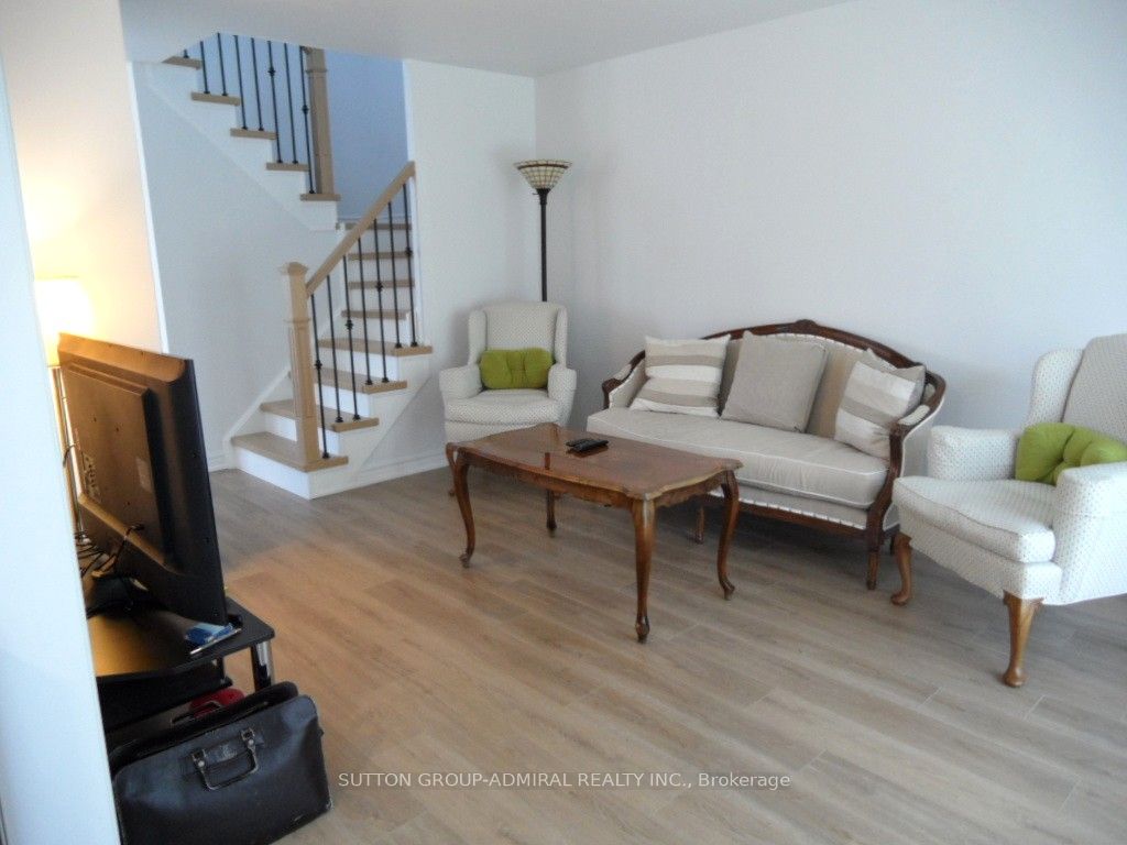 65 Delaney Crescent, Barrie, ON L4N 7C4 photo 4