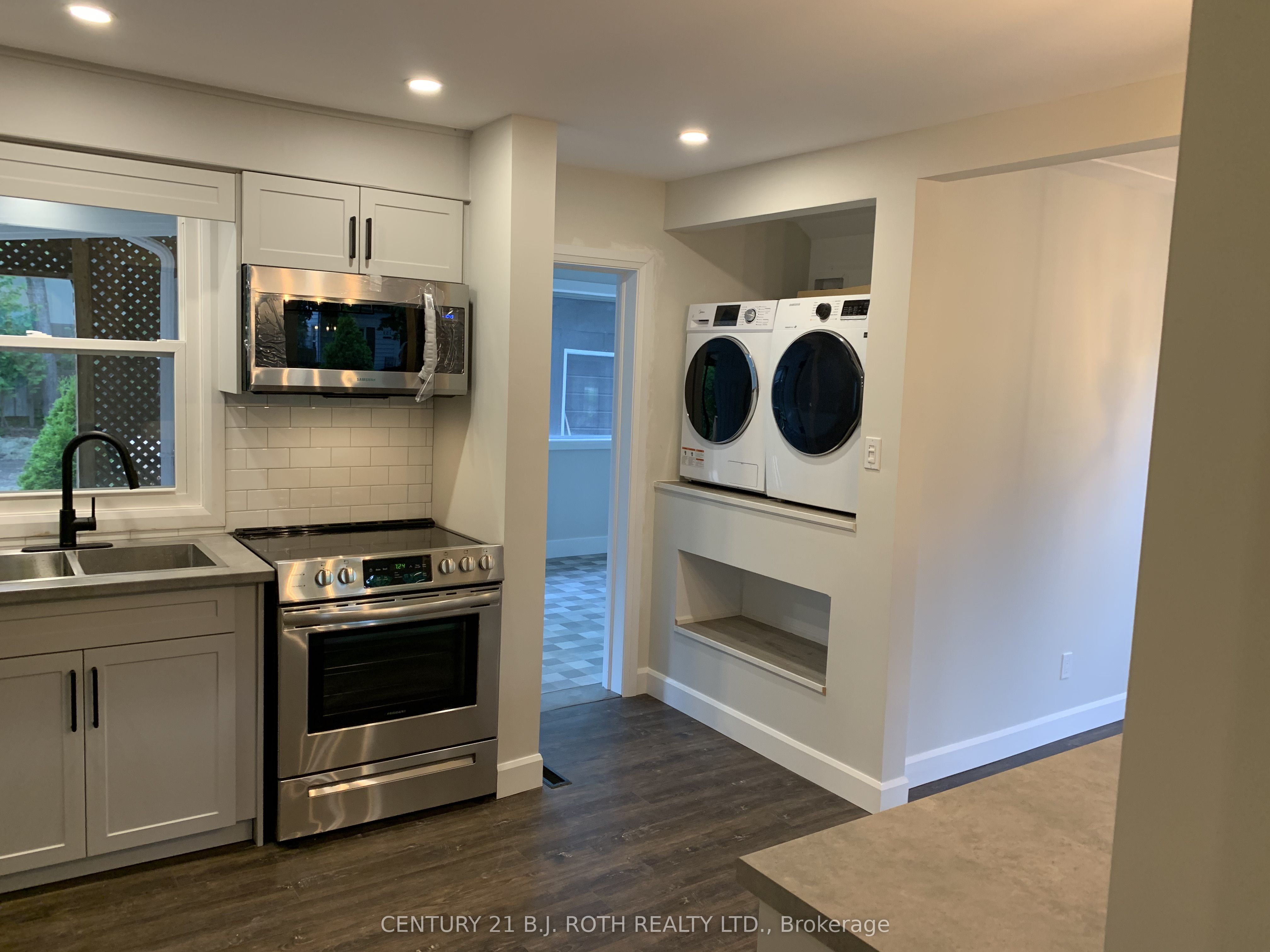 156 Puget Street, Barrie, ON L4M 4N5 photo 4
