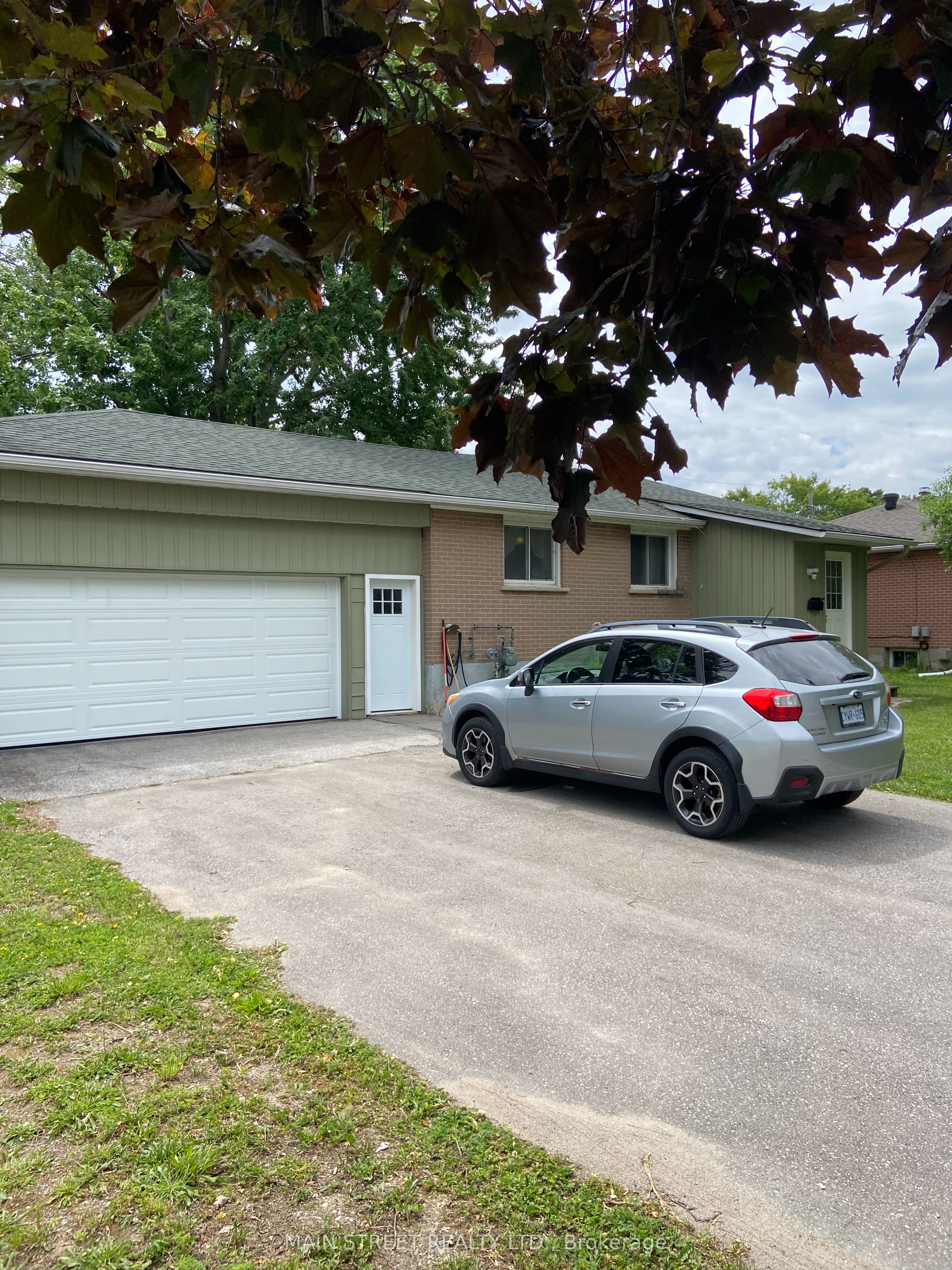 329 James Street E, Orillia, ON L3V 1M4 photo 2