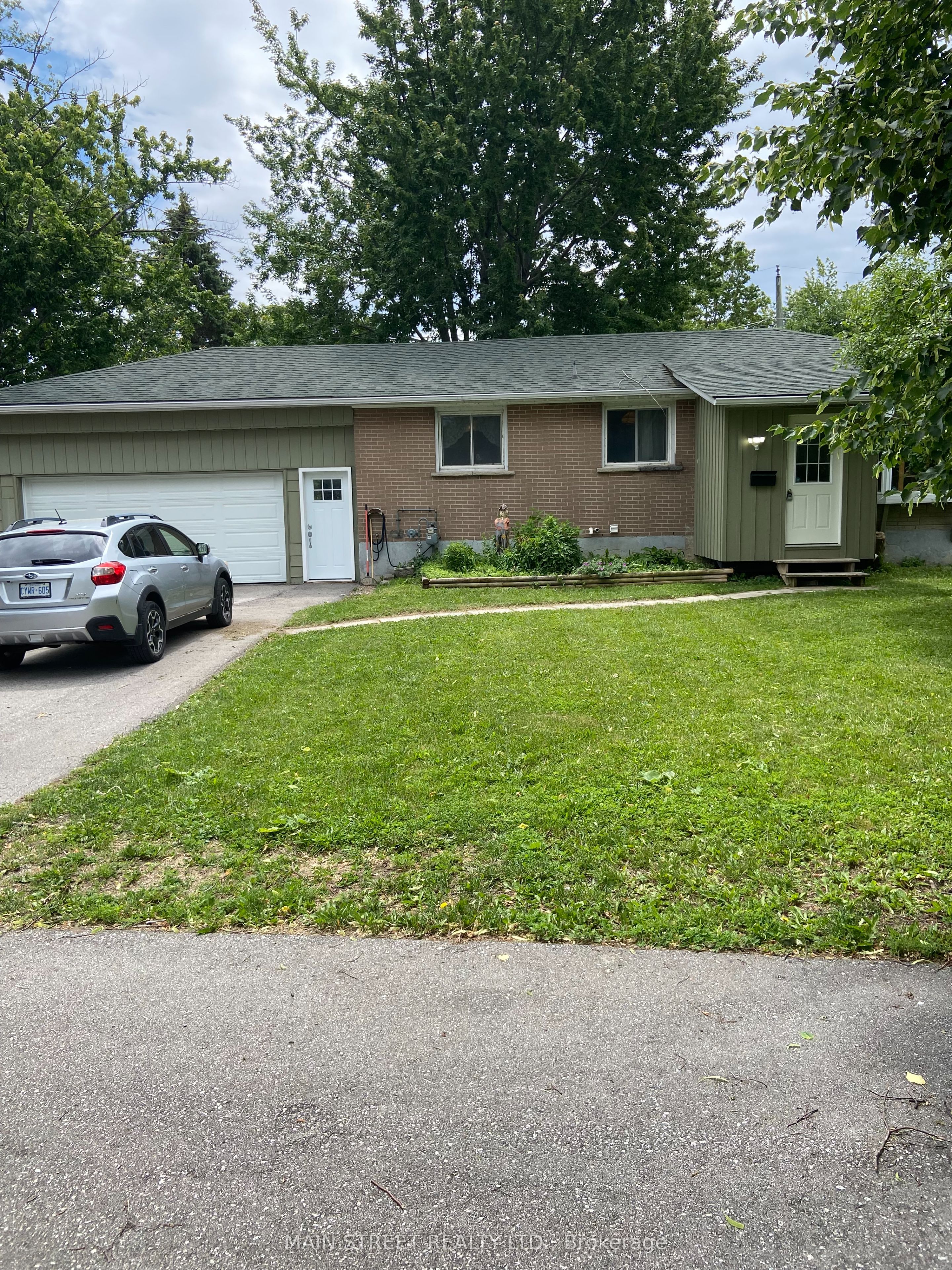 329 James Street E, Orillia, ON L3V 1M4 photo 3